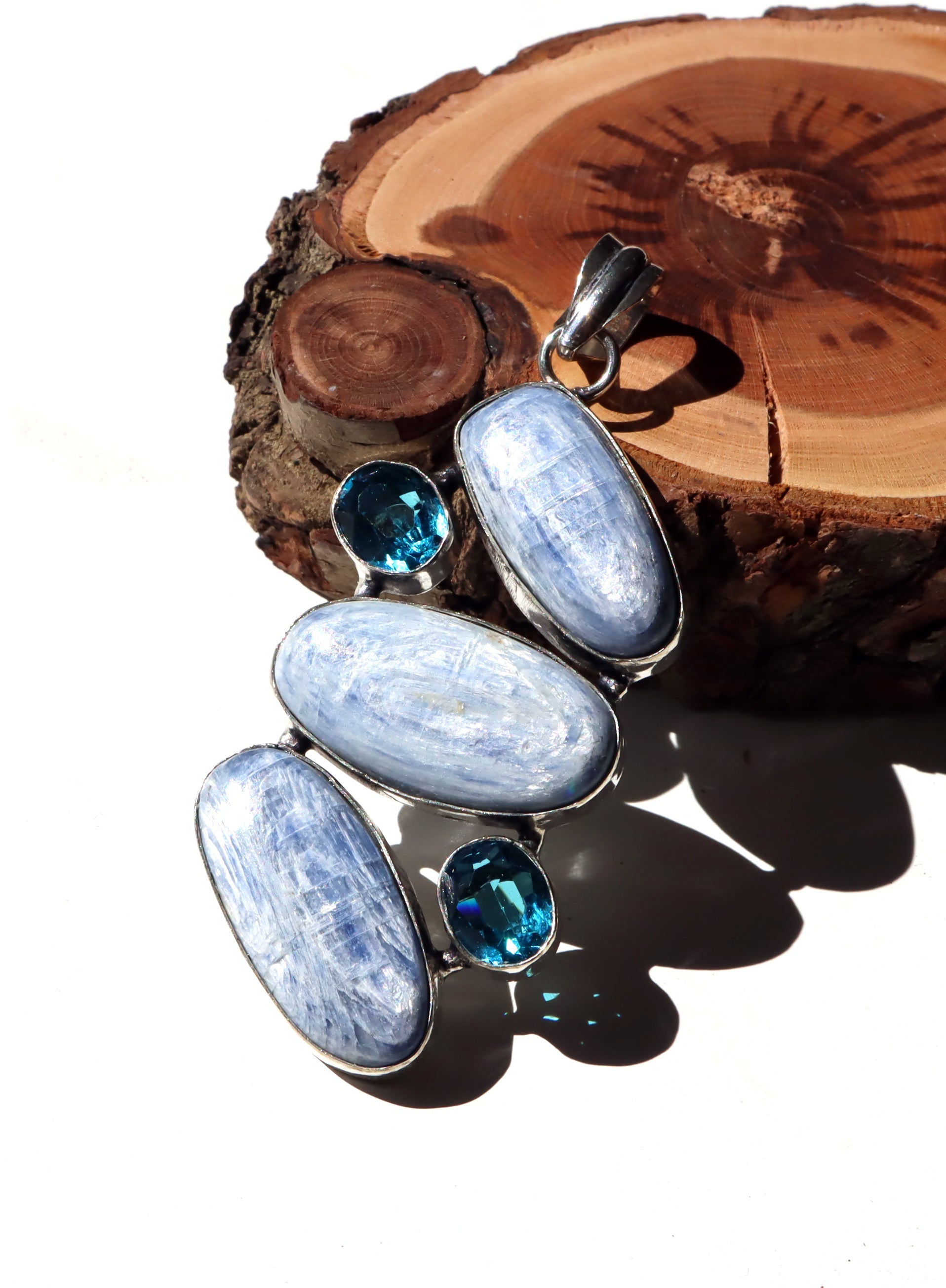 Přívěsek „Kyanit a apatit“ - Supreme Panthers