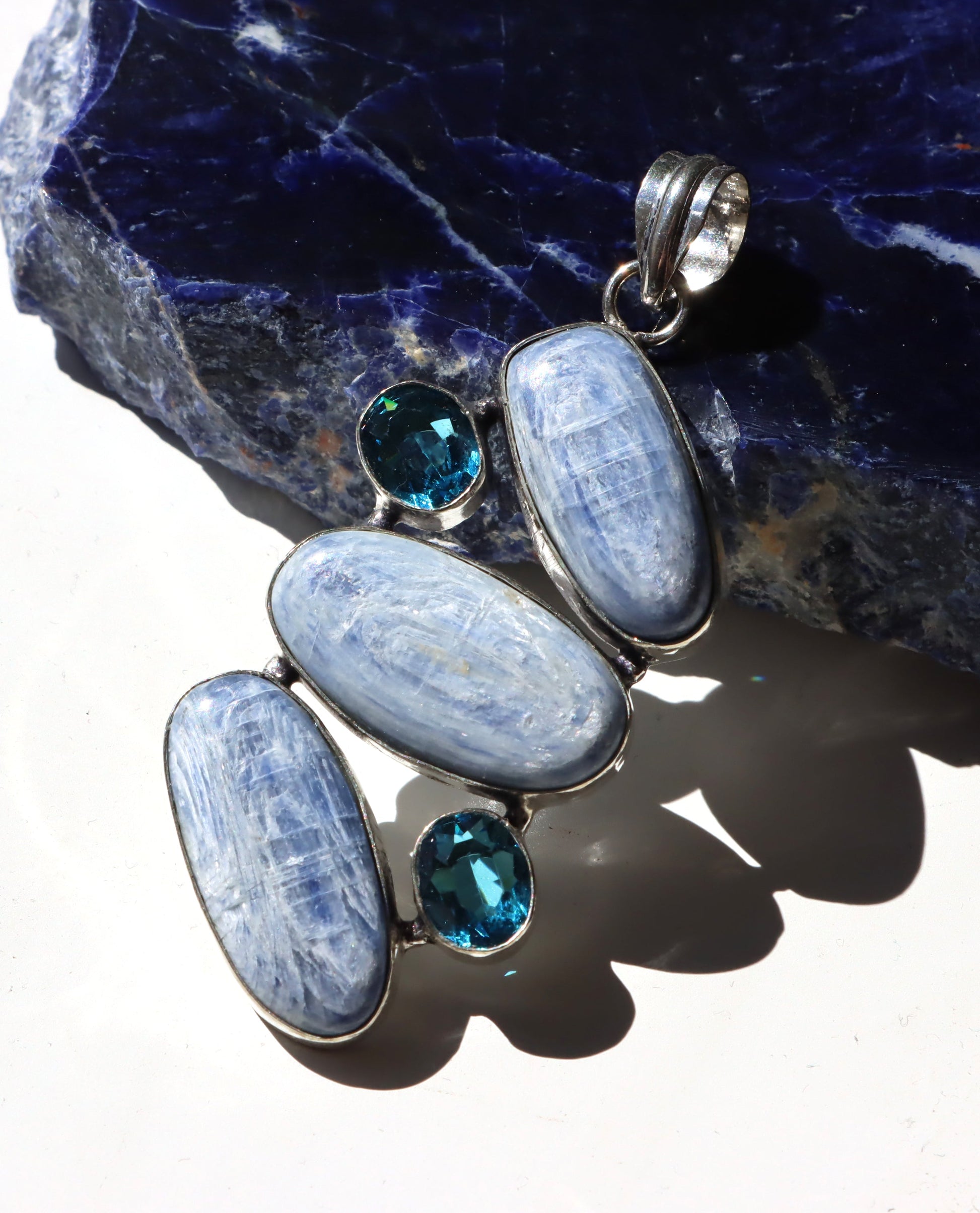 Přívěsek „Kyanit a apatit“ - Supreme Panthers