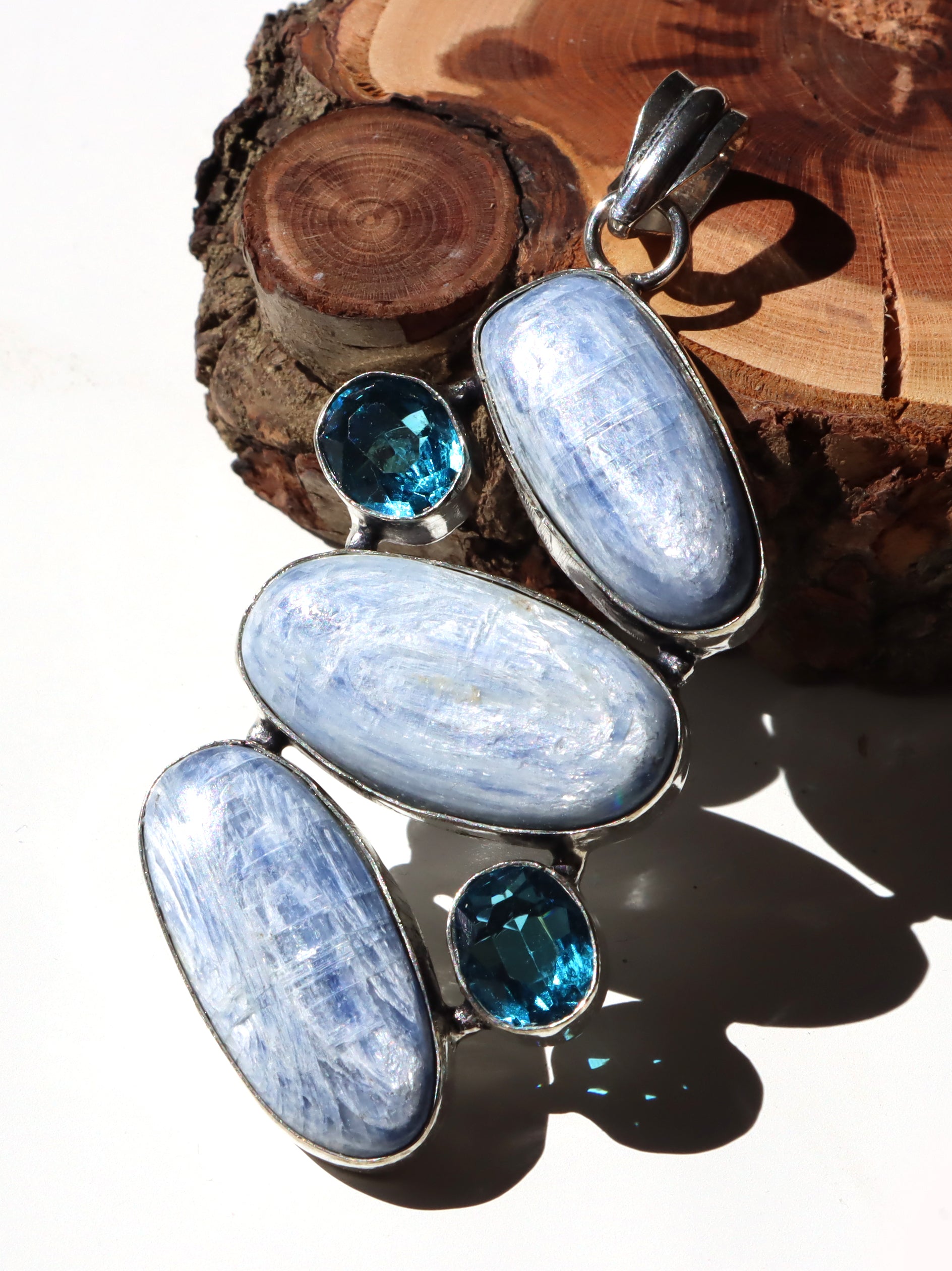 Přívěsek „Kyanit a apatit“ - Supreme Panthers