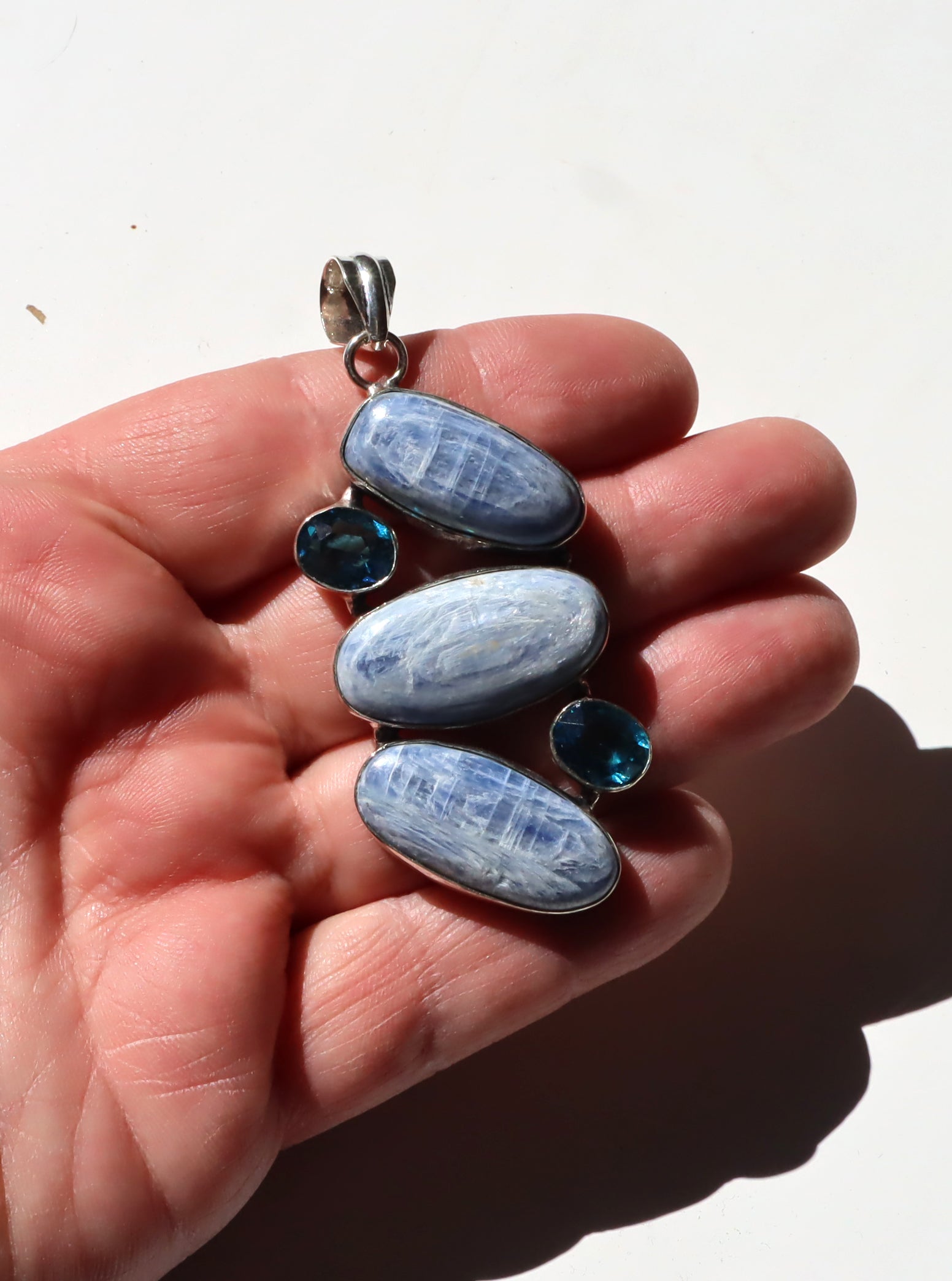 Přívěsek „Kyanit a apatit“ - Supreme Panthers