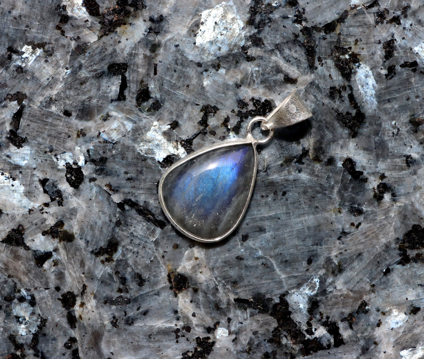 Přívěšek labradorit - Supreme Panthers