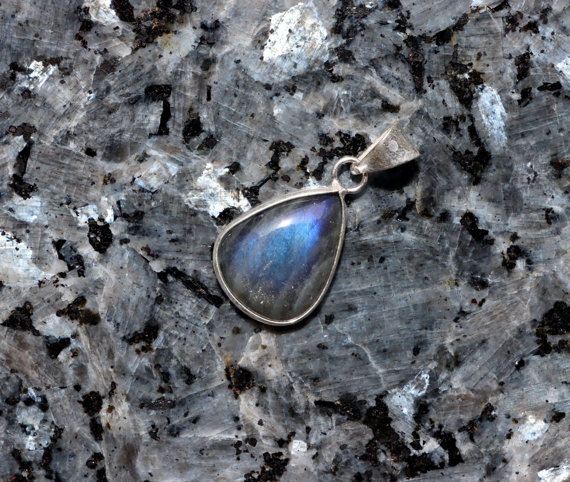 Přívěšek labradorit - Supreme Panthers