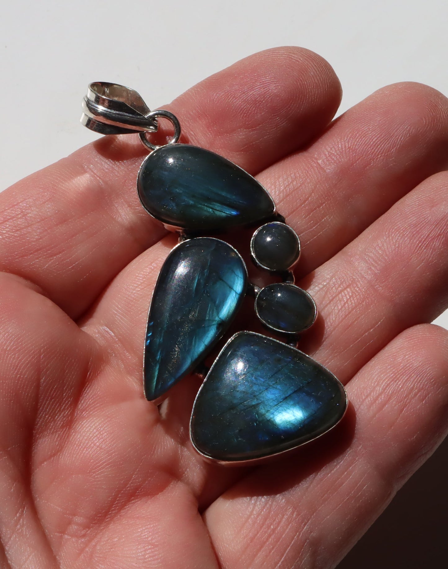 Přívěsek „Labradoritová záře“ - Supreme Panthers