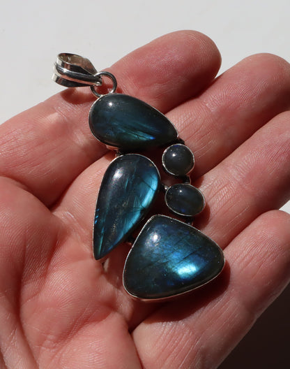 Přívěsek „Labradoritová záře“ - Supreme Panthers