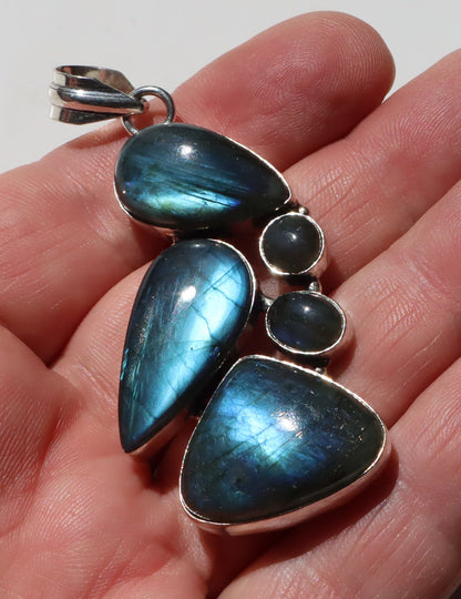 Přívěsek „Labradoritová záře“ - Supreme Panthers