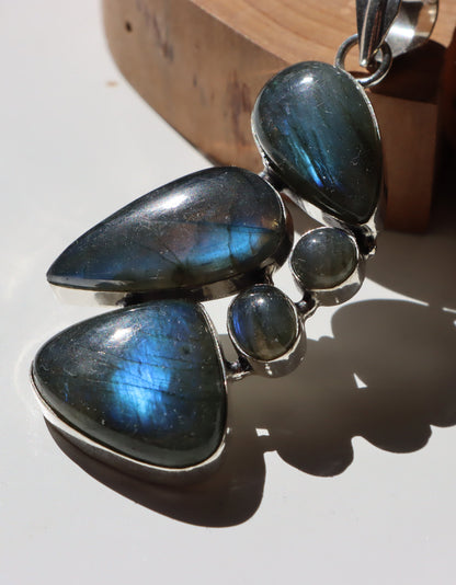 Přívěsek „Labradoritová záře“ - Supreme Panthers