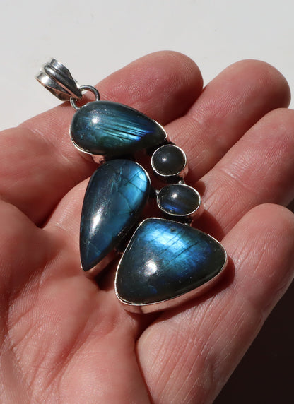 Přívěsek „Labradoritová záře“ - Supreme Panthers