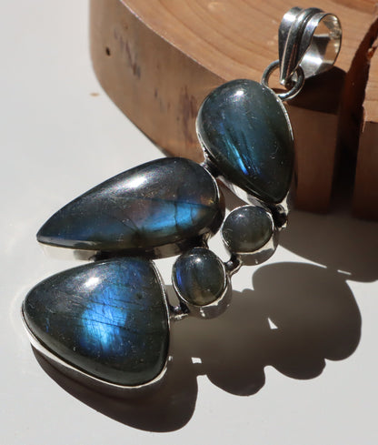 Přívěsek „Labradoritová záře“ - Supreme Panthers