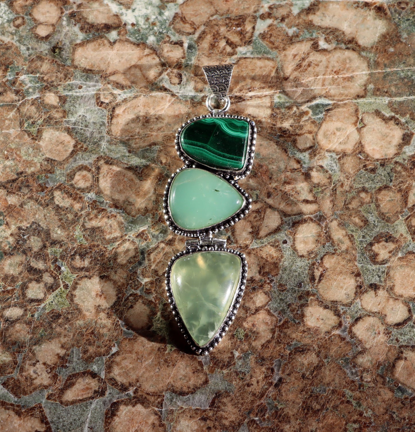 Přívěšek malachit chryzopras epidot v prehnitu - Supreme Panthers