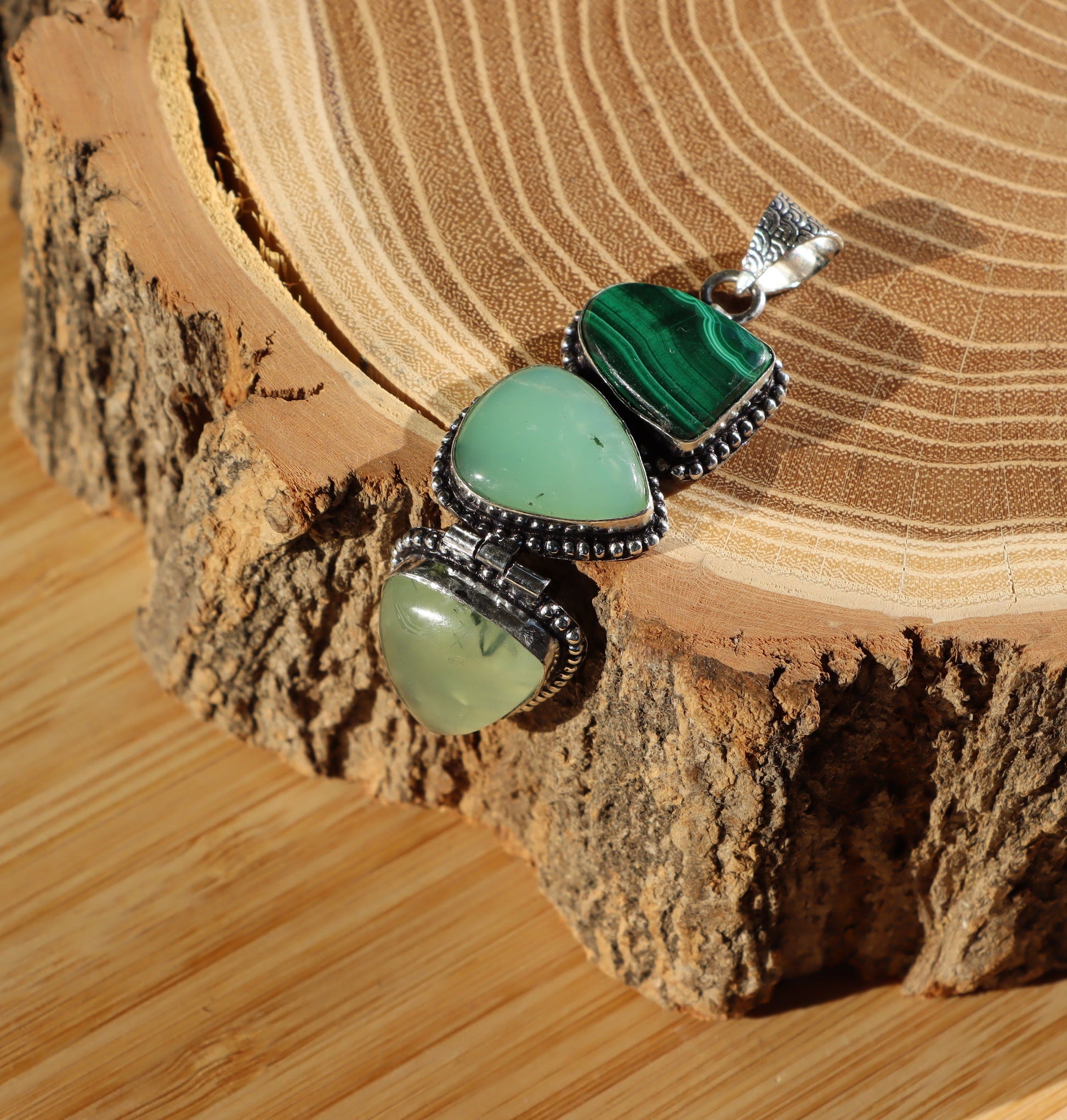 Přívěšek malachit chryzopras epidot v prehnitu - Supreme Panthers