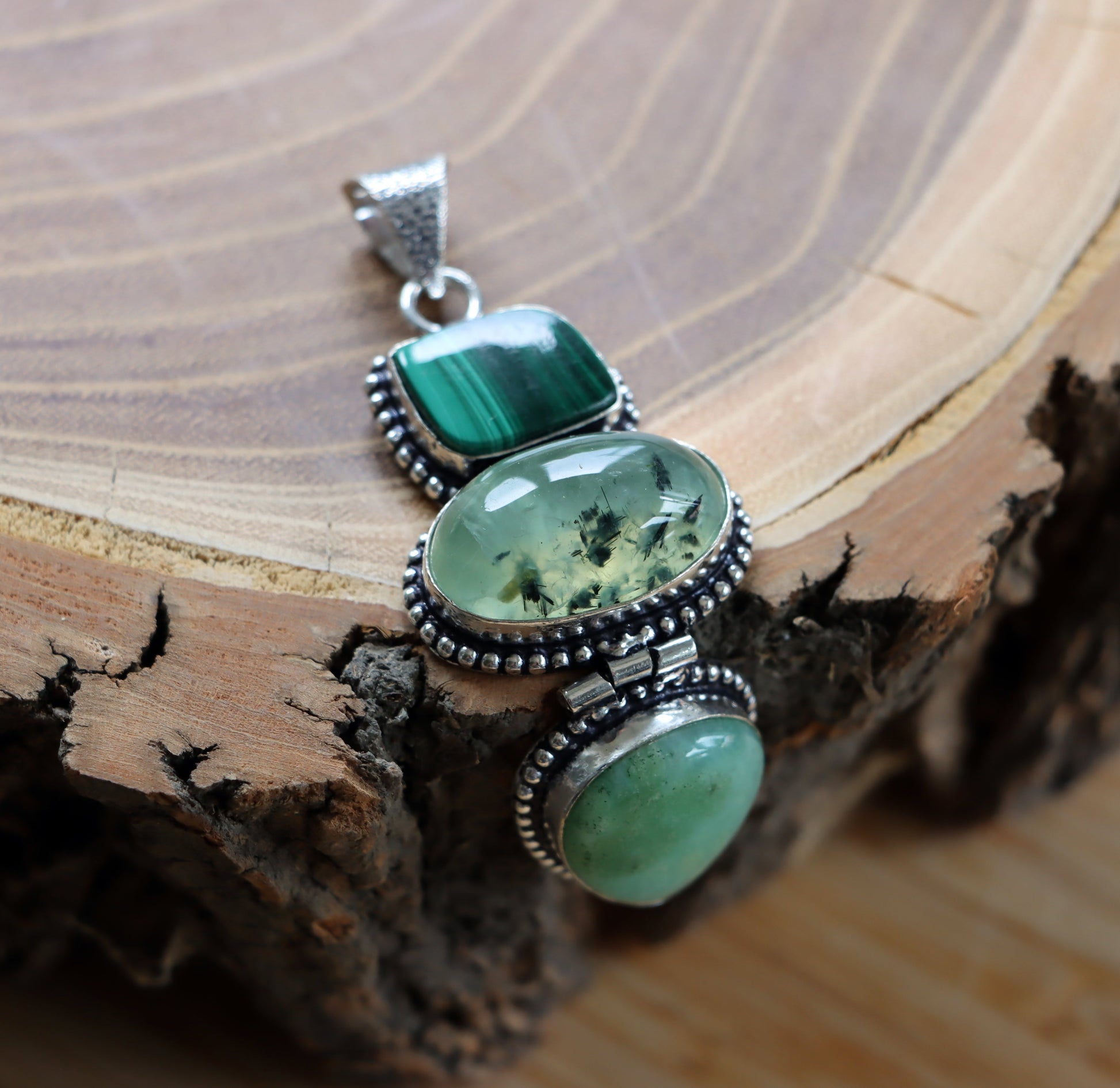 Přívěšek malachit chryzopras epidot v prehnitu - Supreme Panthers