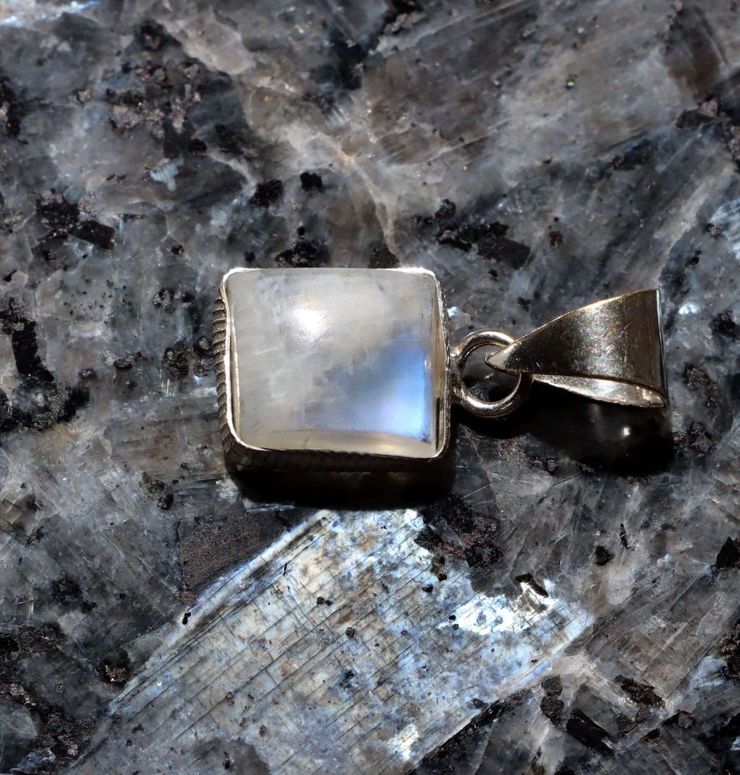 Přívěšek měsíční kámen - Supreme Panthers