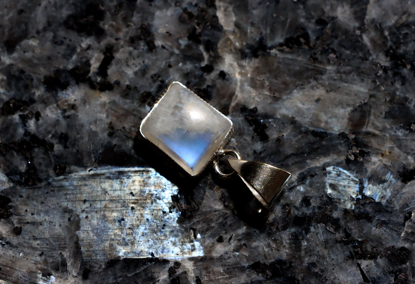 Přívěšek měsíční kámen - Supreme Panthers