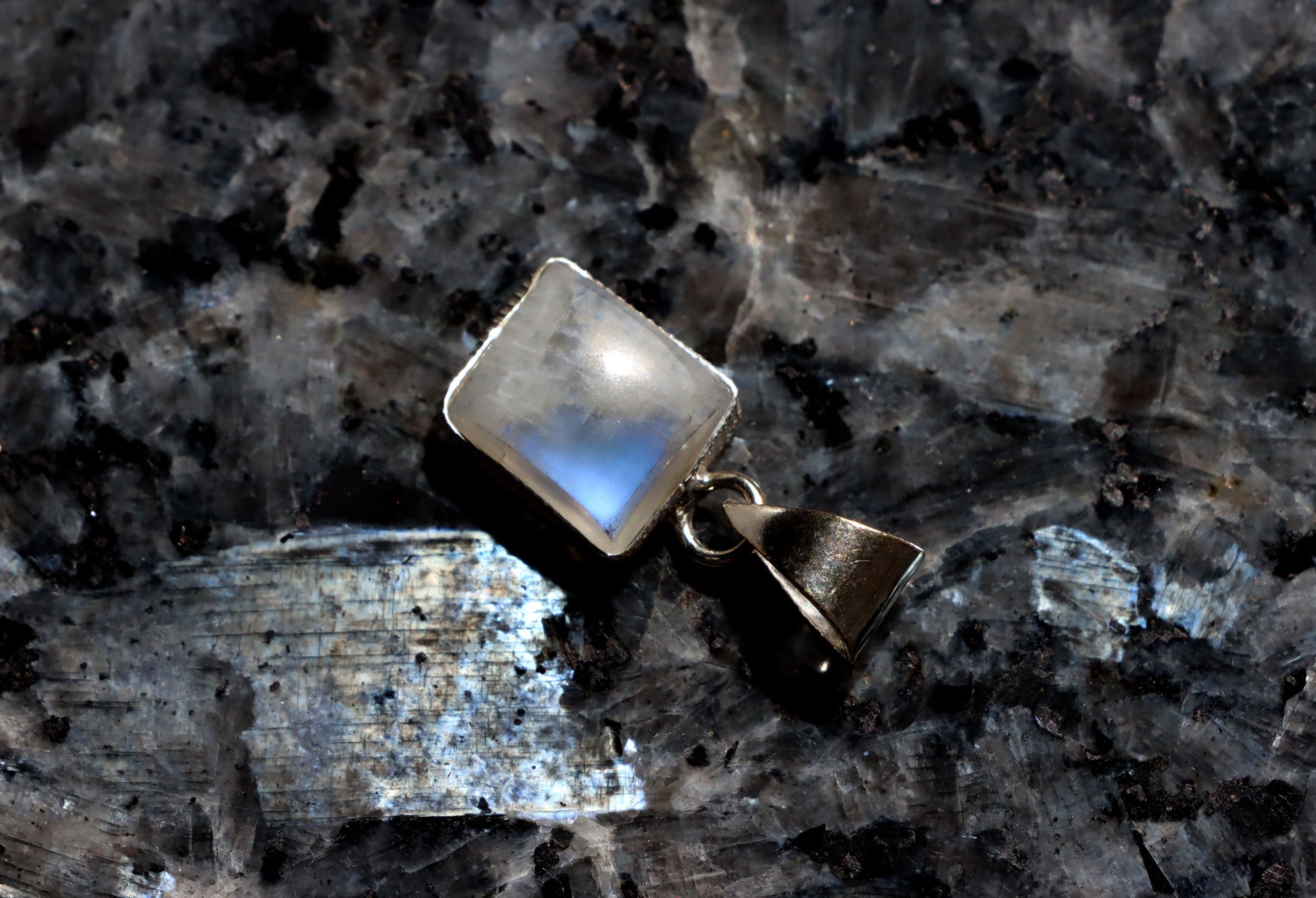 Přívěšek měsíční kámen - Supreme Panthers