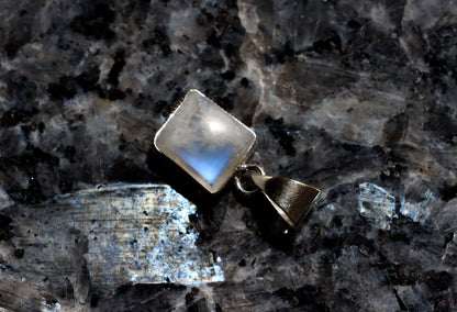 Přívěšek měsíční kámen - Supreme Panthers