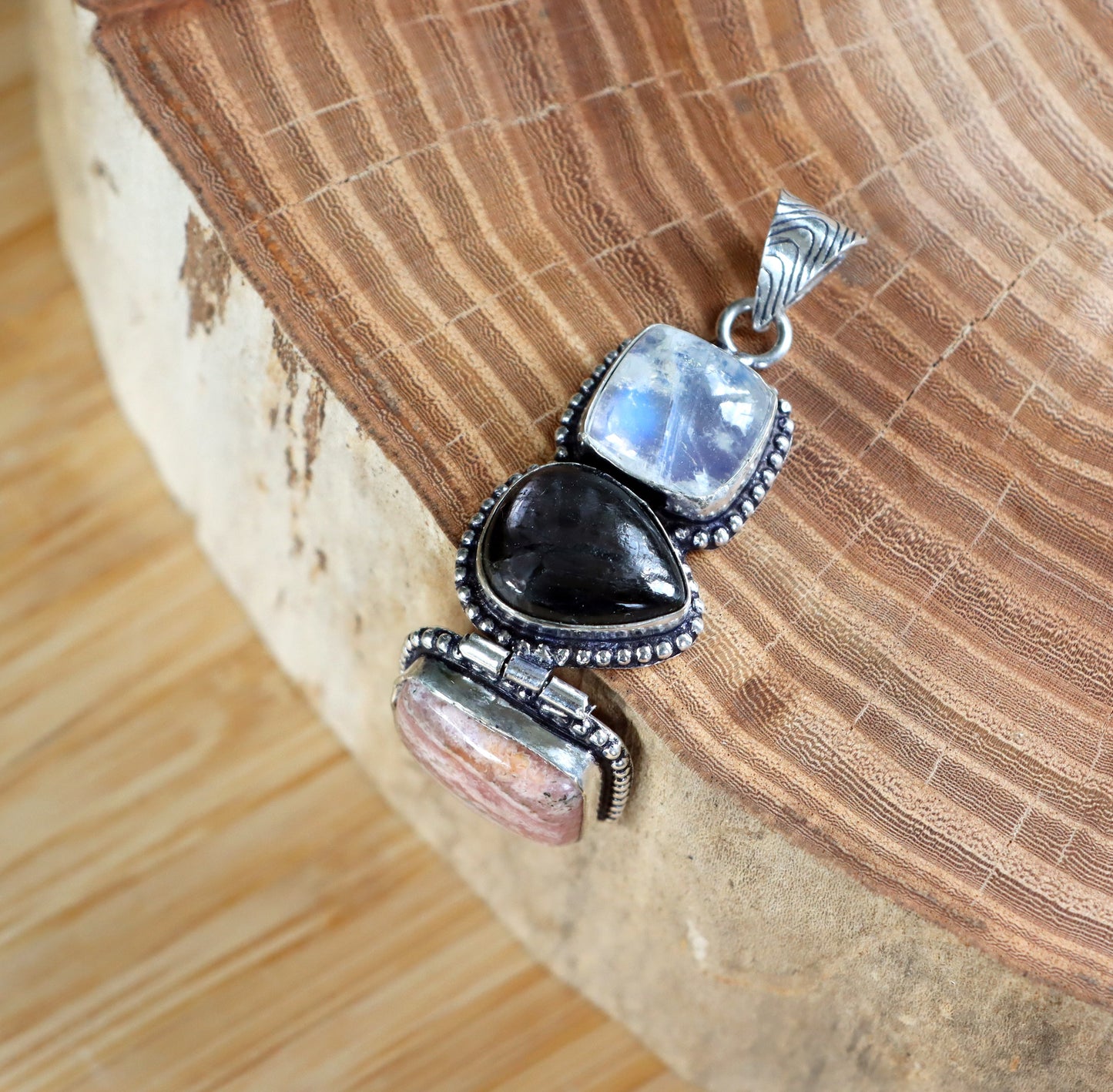 Přívěšek měsíční kámen hyperstén rodochrozit - Supreme Panthers