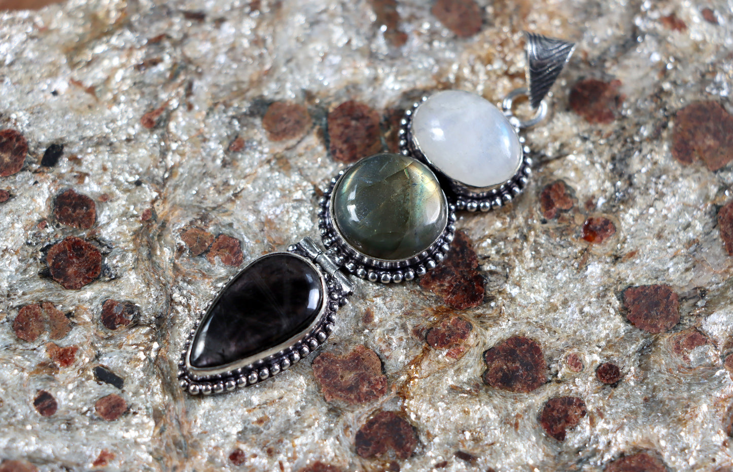 Přívěšek měsíční kámen labradorit hyperstén - Supreme Panthers