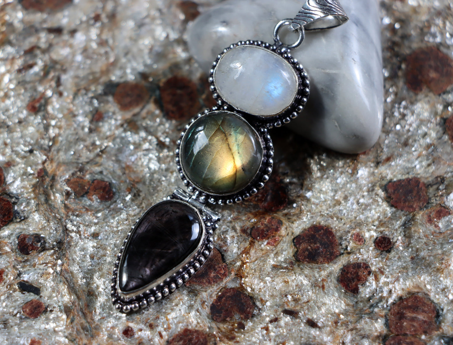 Přívěšek měsíční kámen labradorit hyperstén - Supreme Panthers