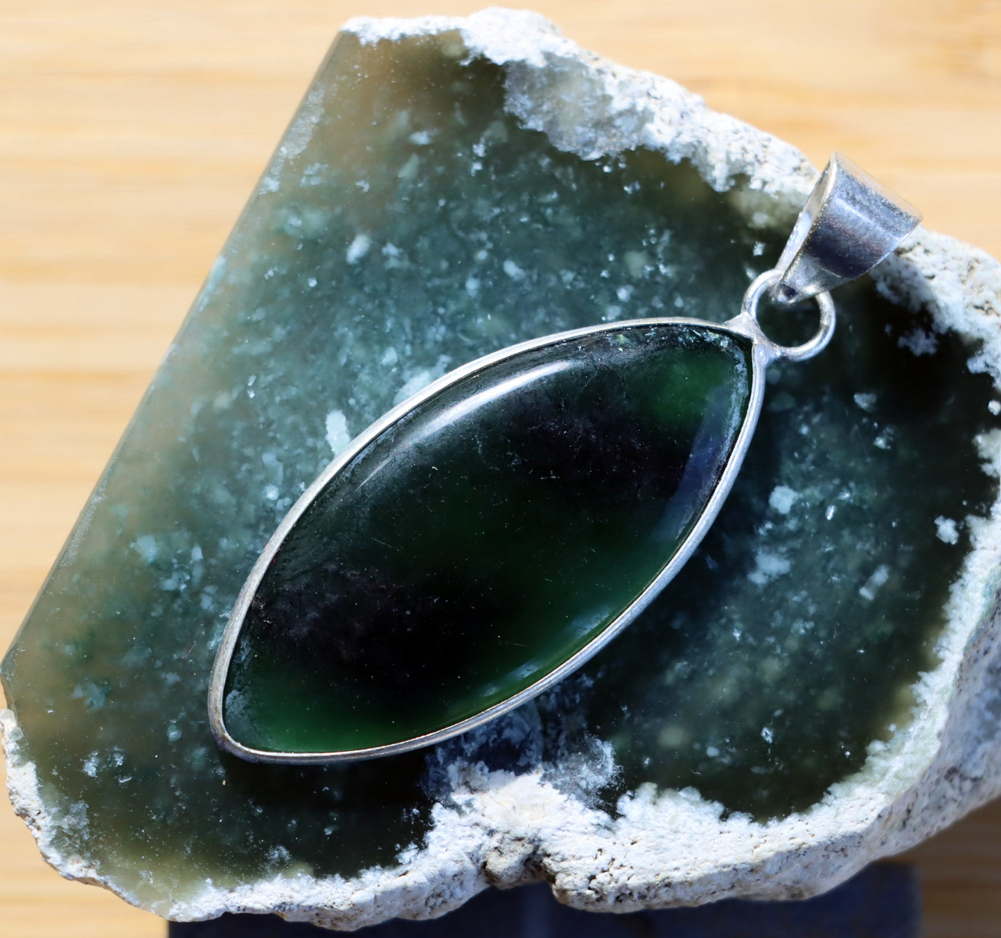 Přívěšek nefrit - Supreme Panthers