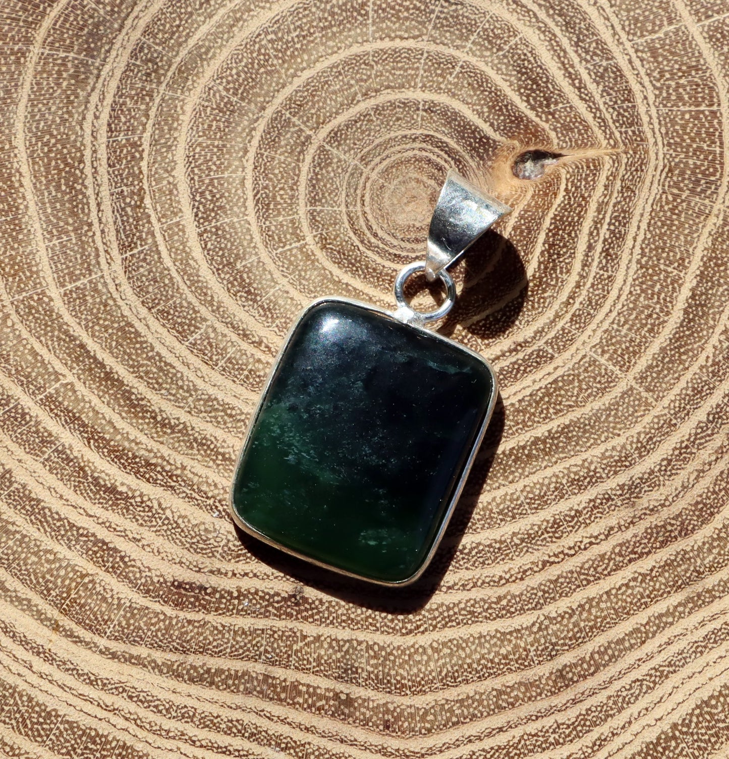 Přívěšek nefrit - Supreme Panthers