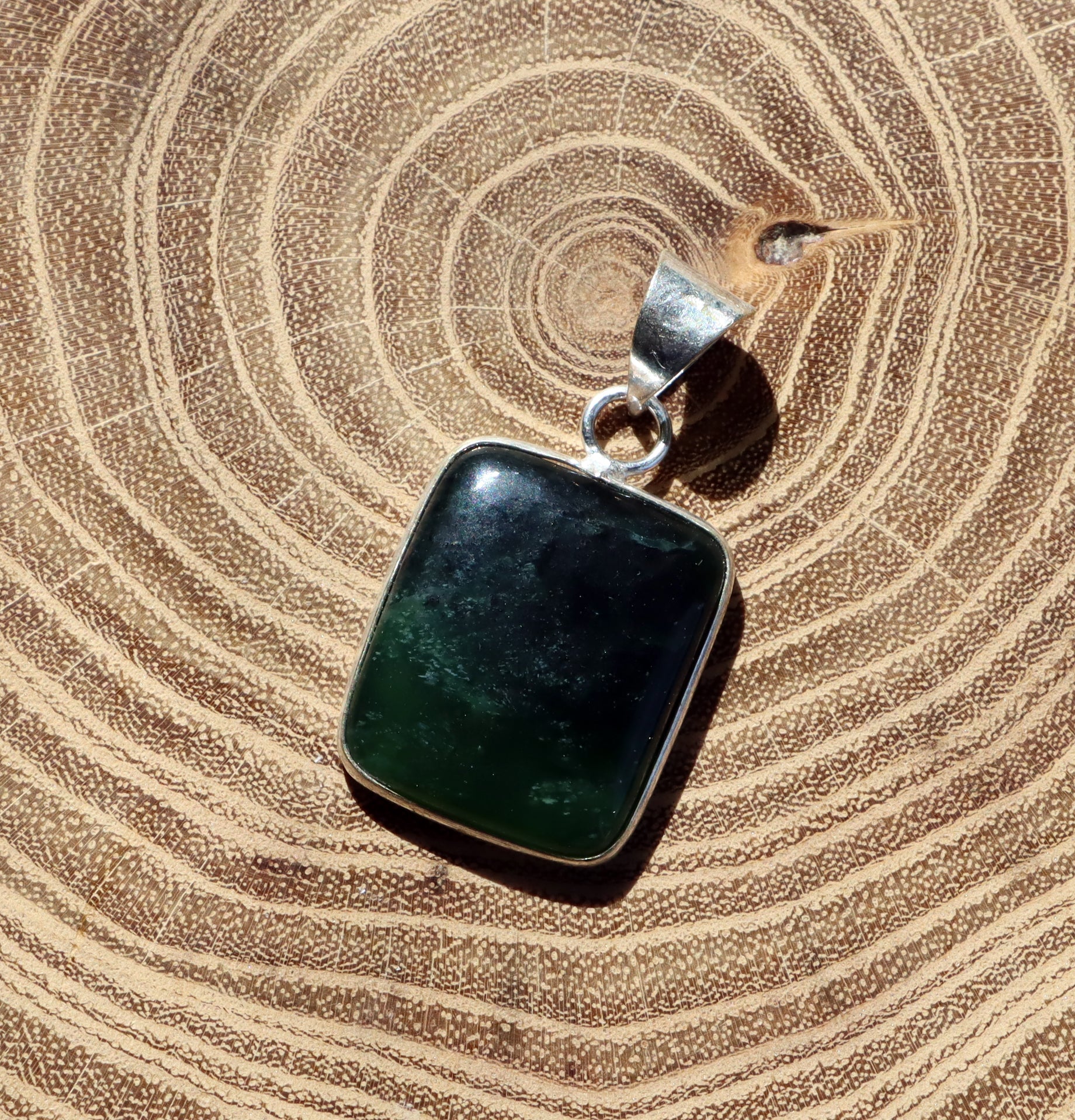 Přívěšek nefrit - Supreme Panthers