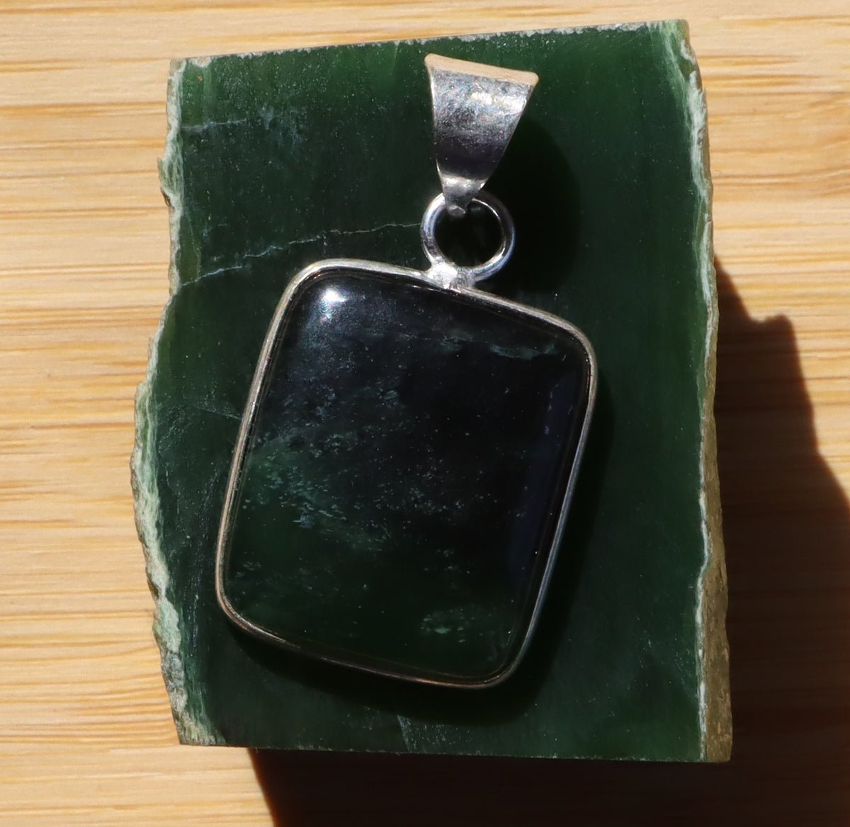 Přívěšek nefrit - Supreme Panthers