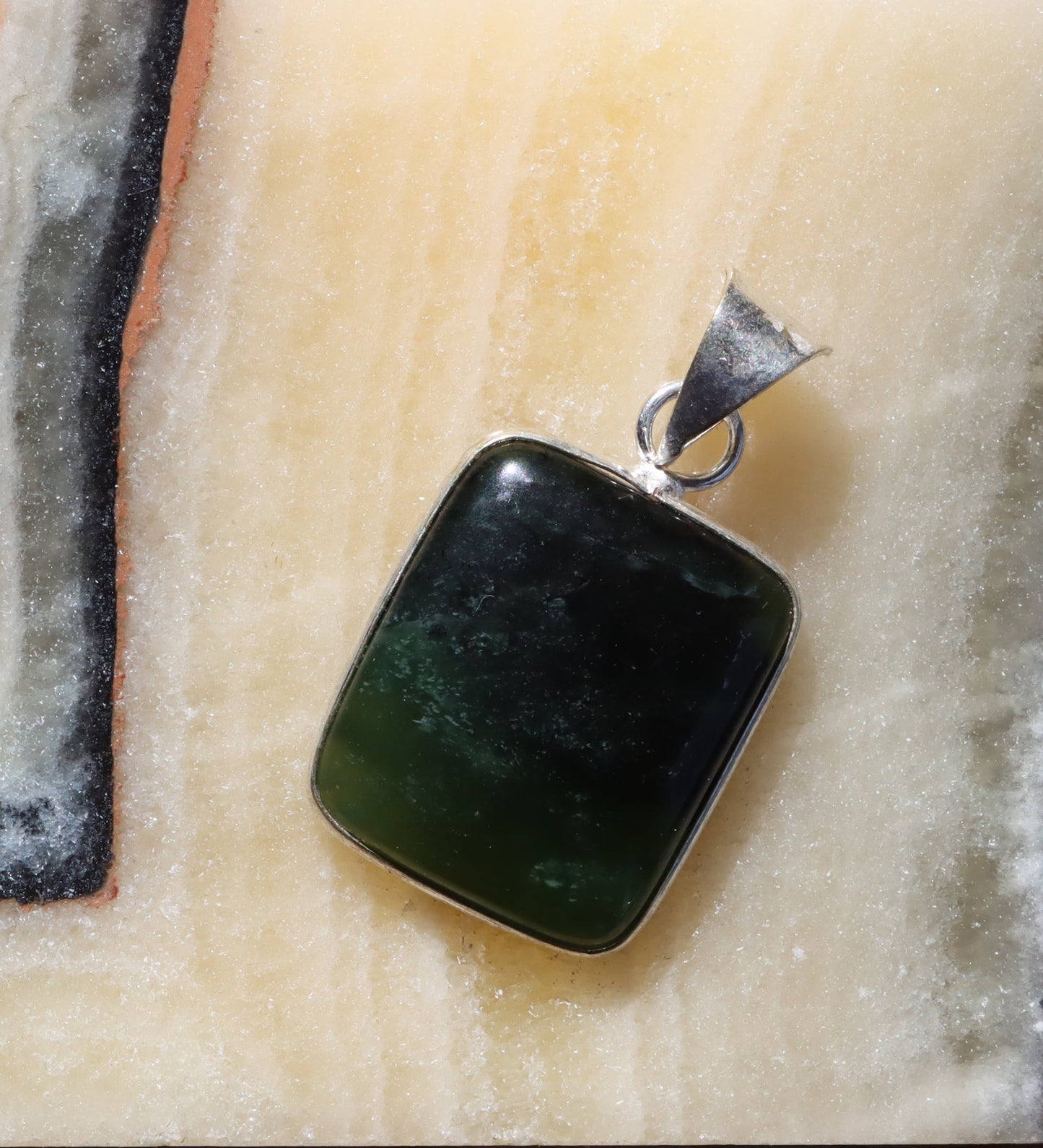 Přívěšek nefrit - Supreme Panthers