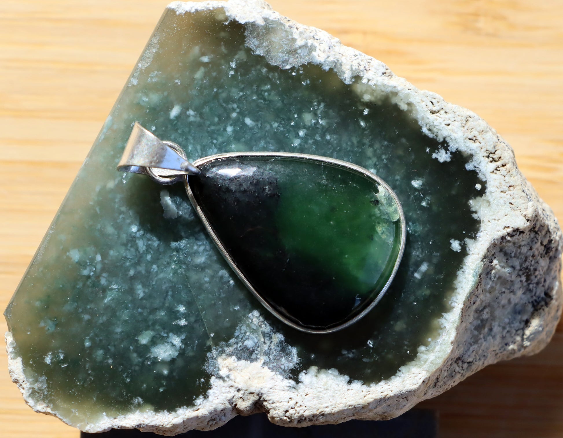 Přívěšek nefrit - Supreme Panthers