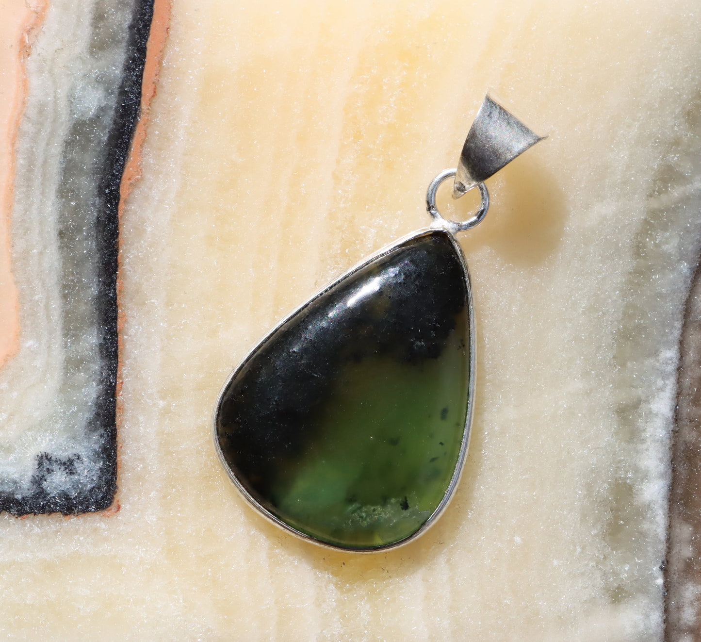 Přívěšek nefrit - Supreme Panthers