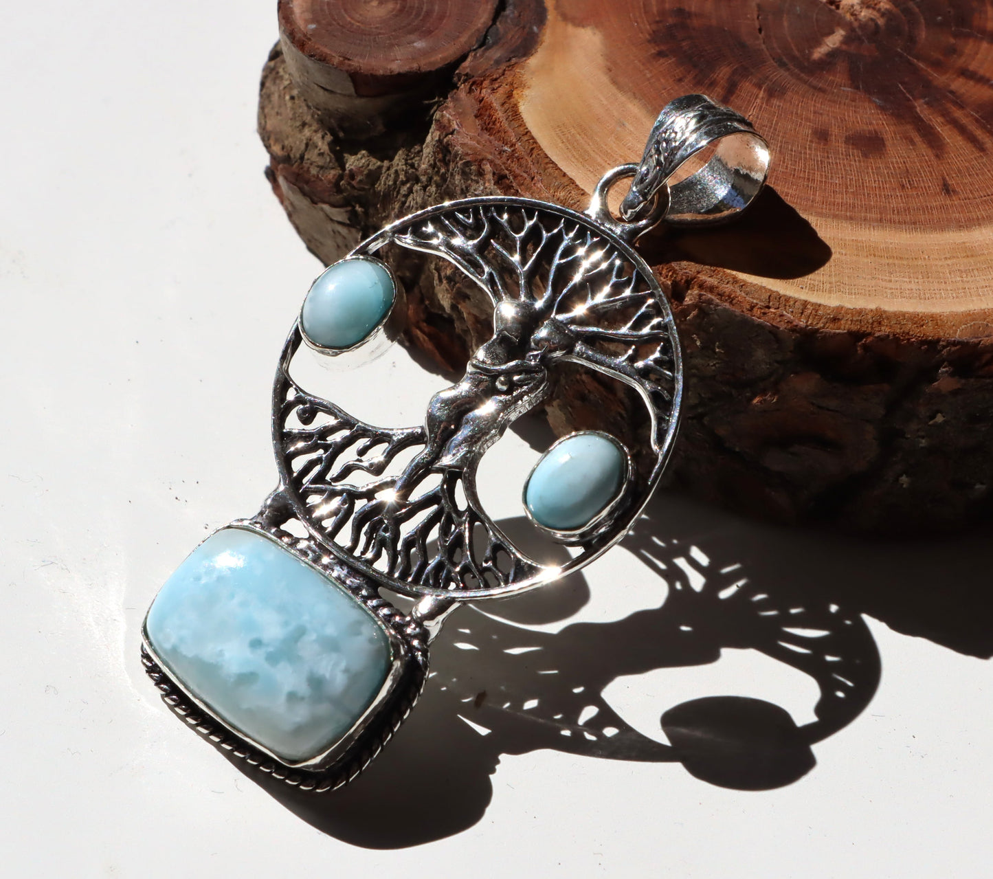 Přívěsek „Objímání ve stromu života – larimar“, č.1 - Supreme Panthers