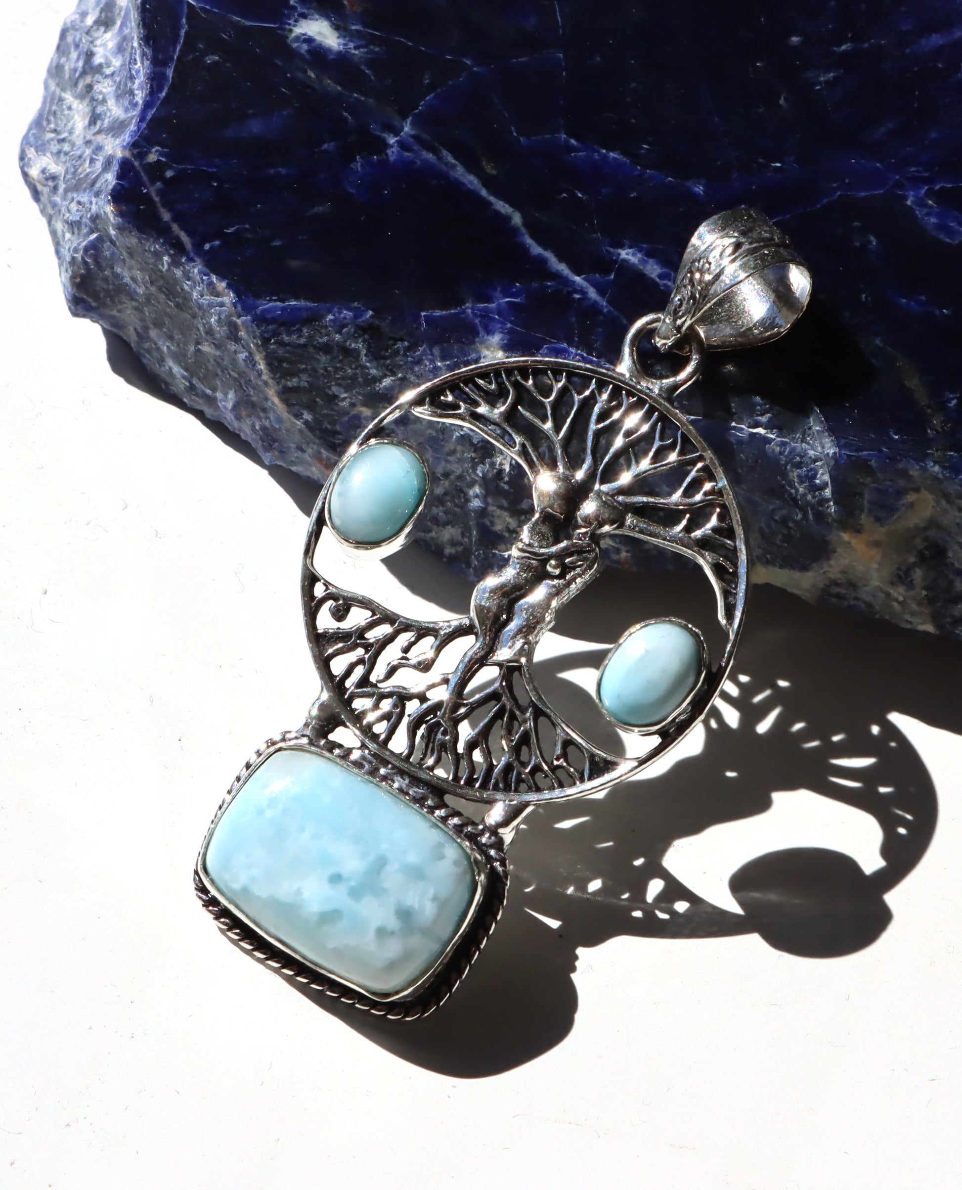 Přívěsek „Objímání ve stromu života – larimar“, č.1 - Supreme Panthers