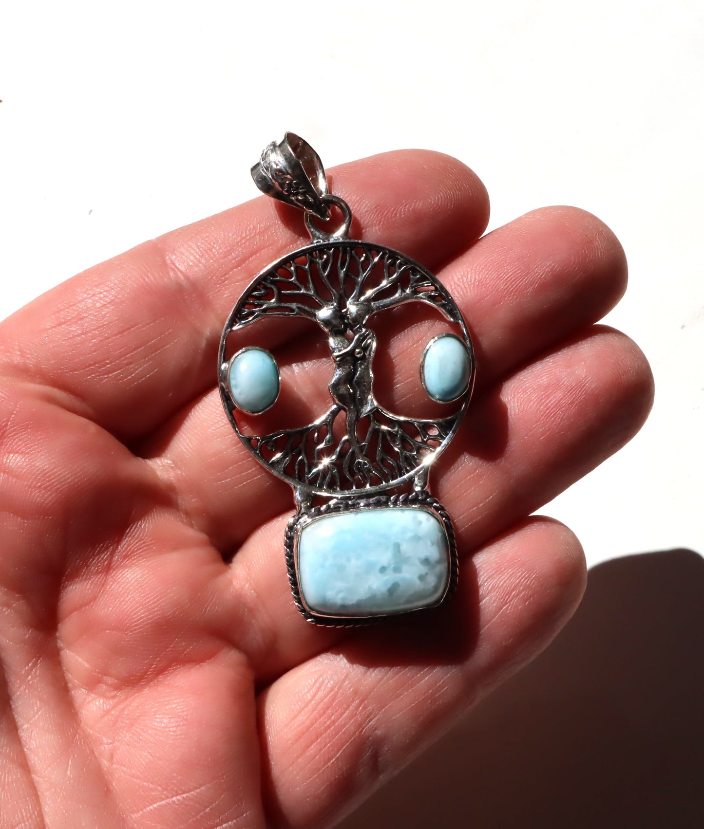 Přívěsek „Objímání ve stromu života – larimar“, č.1 - Supreme Panthers