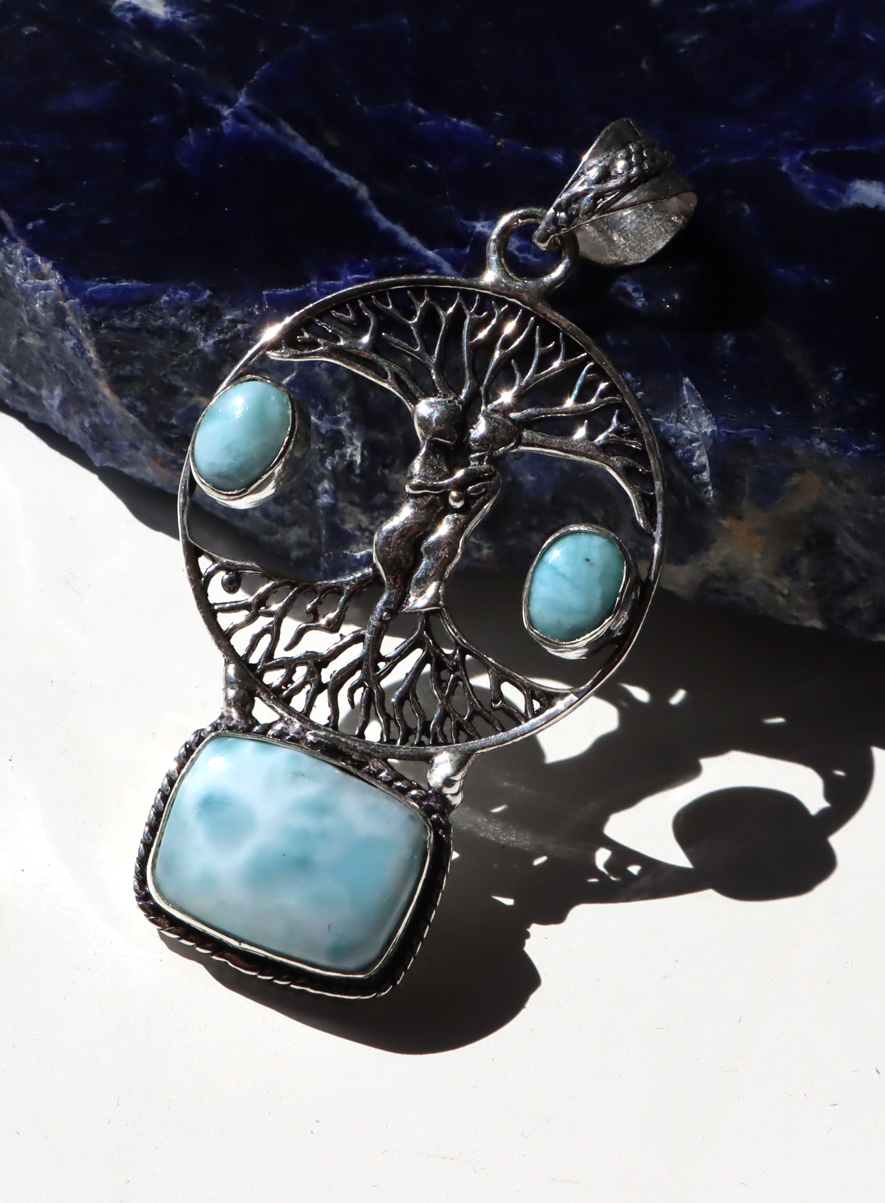 Přívěsek „Objímání ve stromu života – larimar“, č.2 - Supreme Panthers