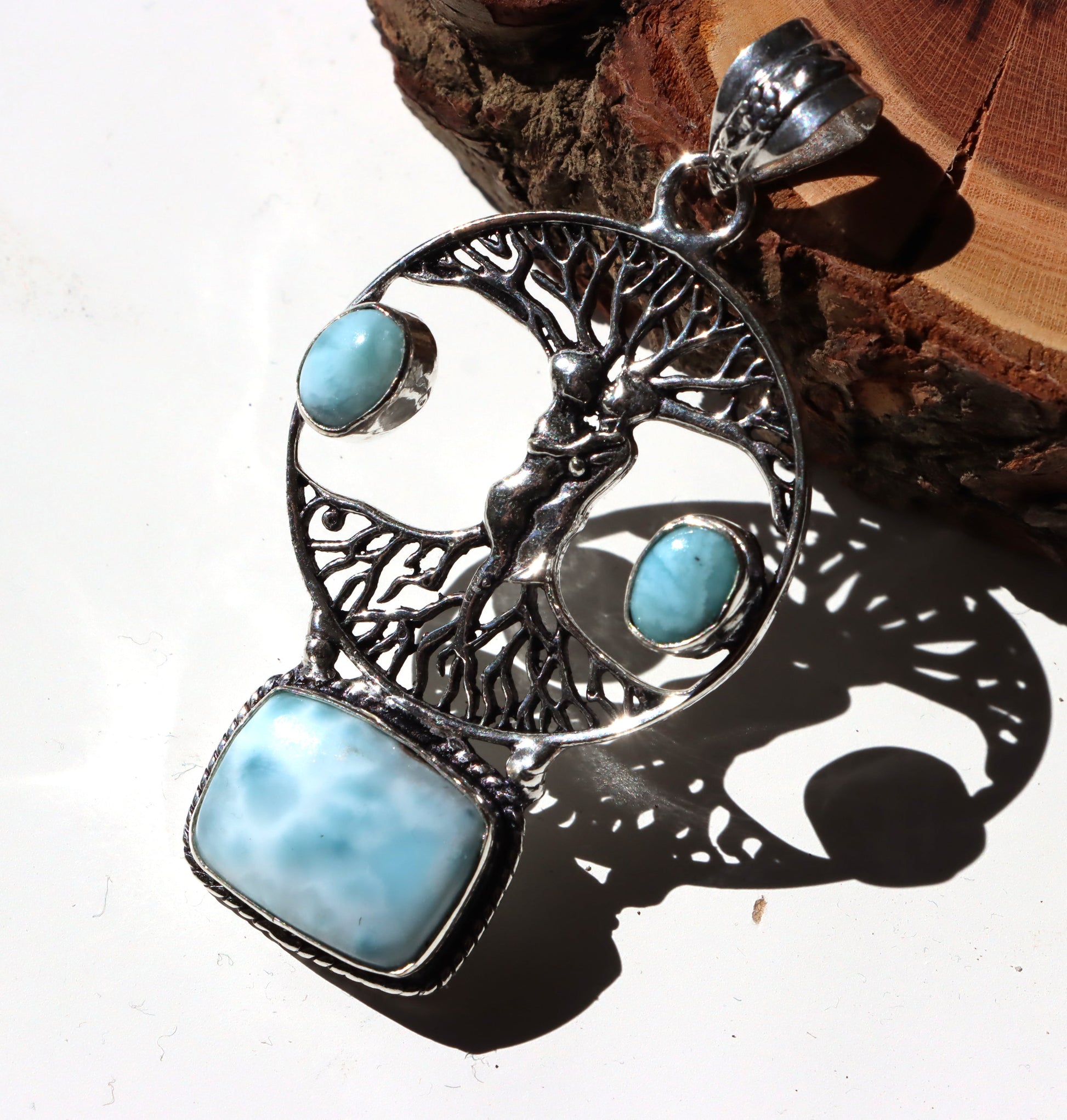 Přívěsek „Objímání ve stromu života – larimar“, č.2 - Supreme Panthers