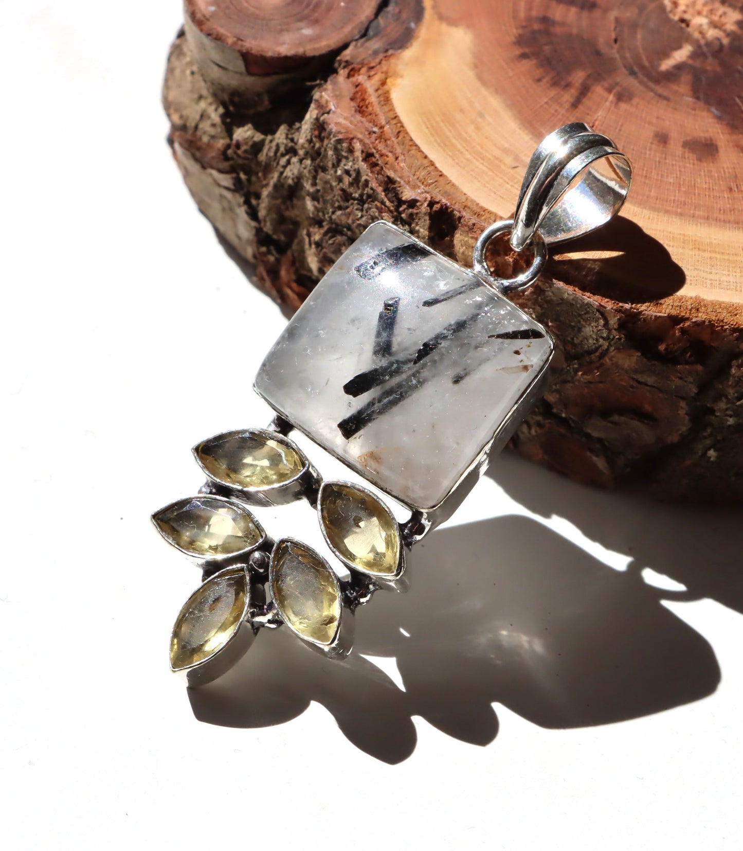 Přívěsek „Ochrana a světlo“ - Supreme Panthers