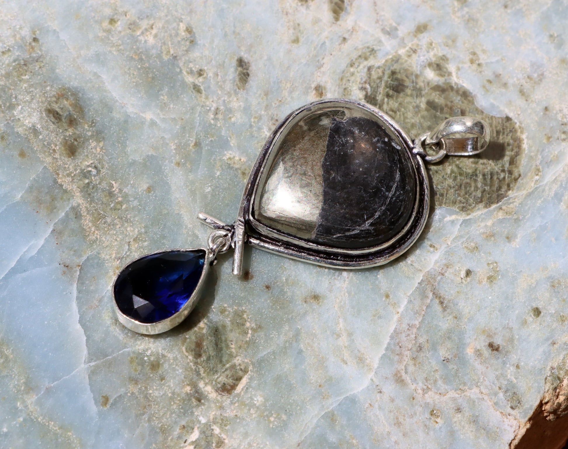 Přívěšek "Pyrit – Spojení světů" - Supreme Panthers