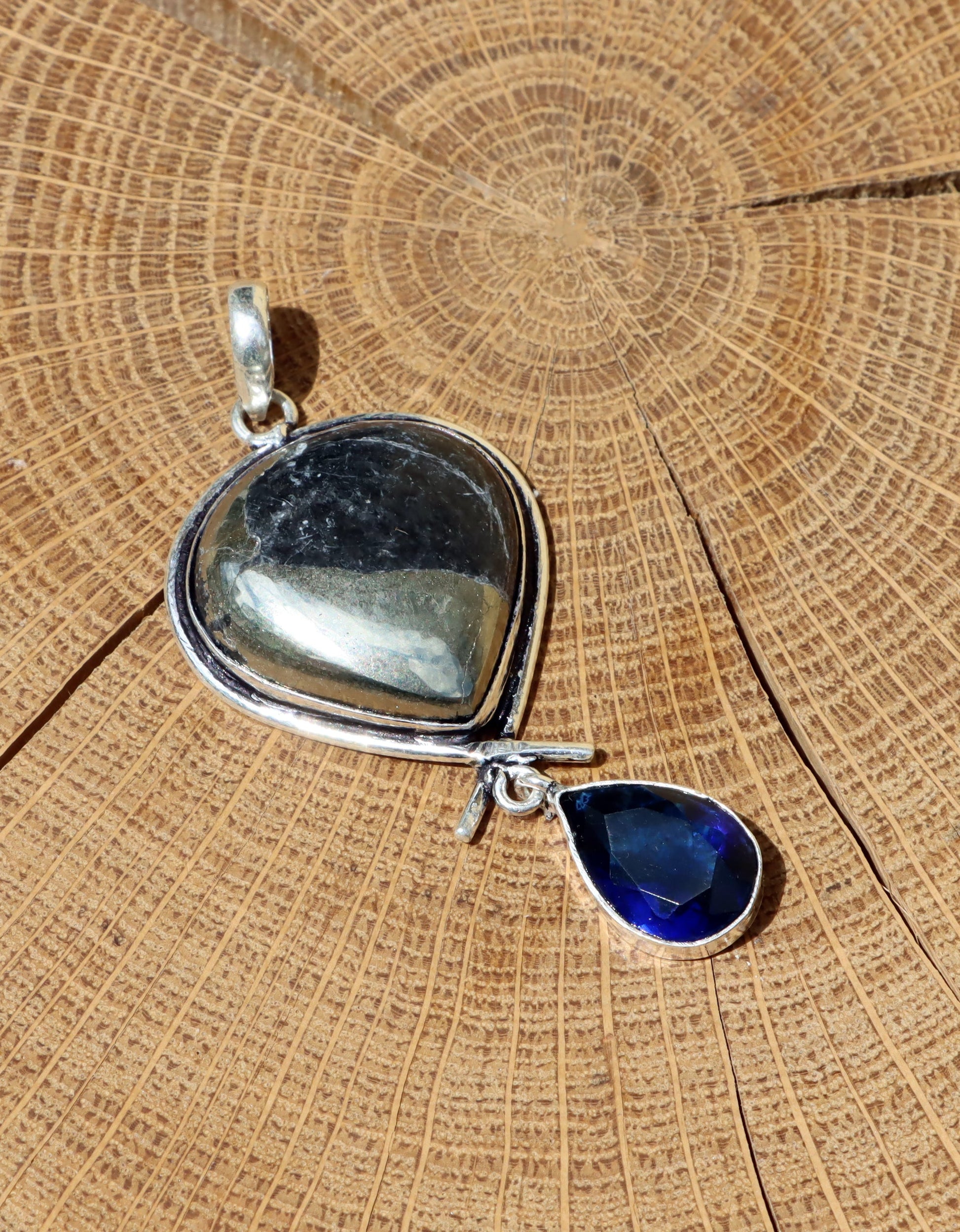 Přívěšek "Pyrit – Spojení světů" - Supreme Panthers