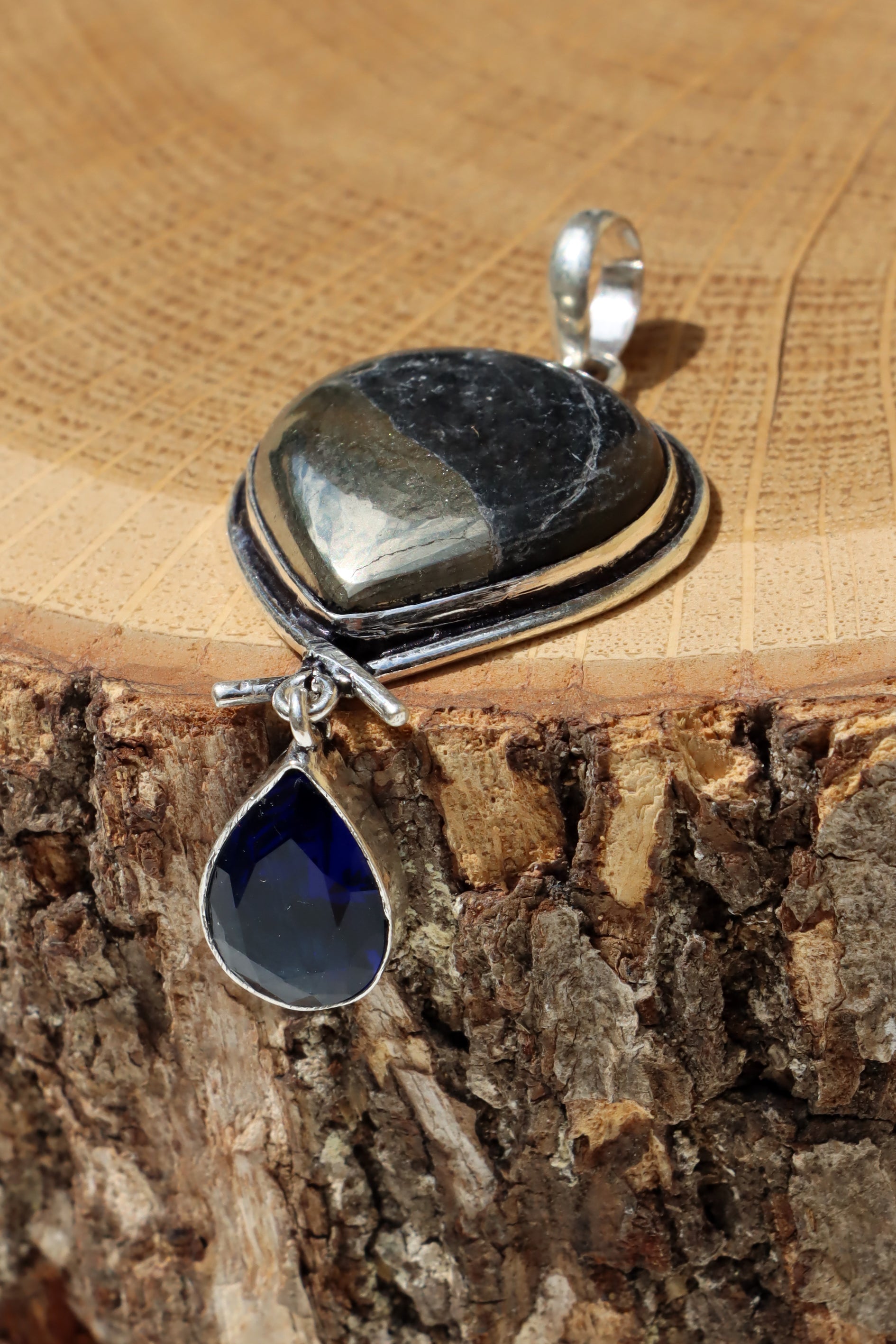 Přívěšek "Pyrit – Spojení světů" - Supreme Panthers