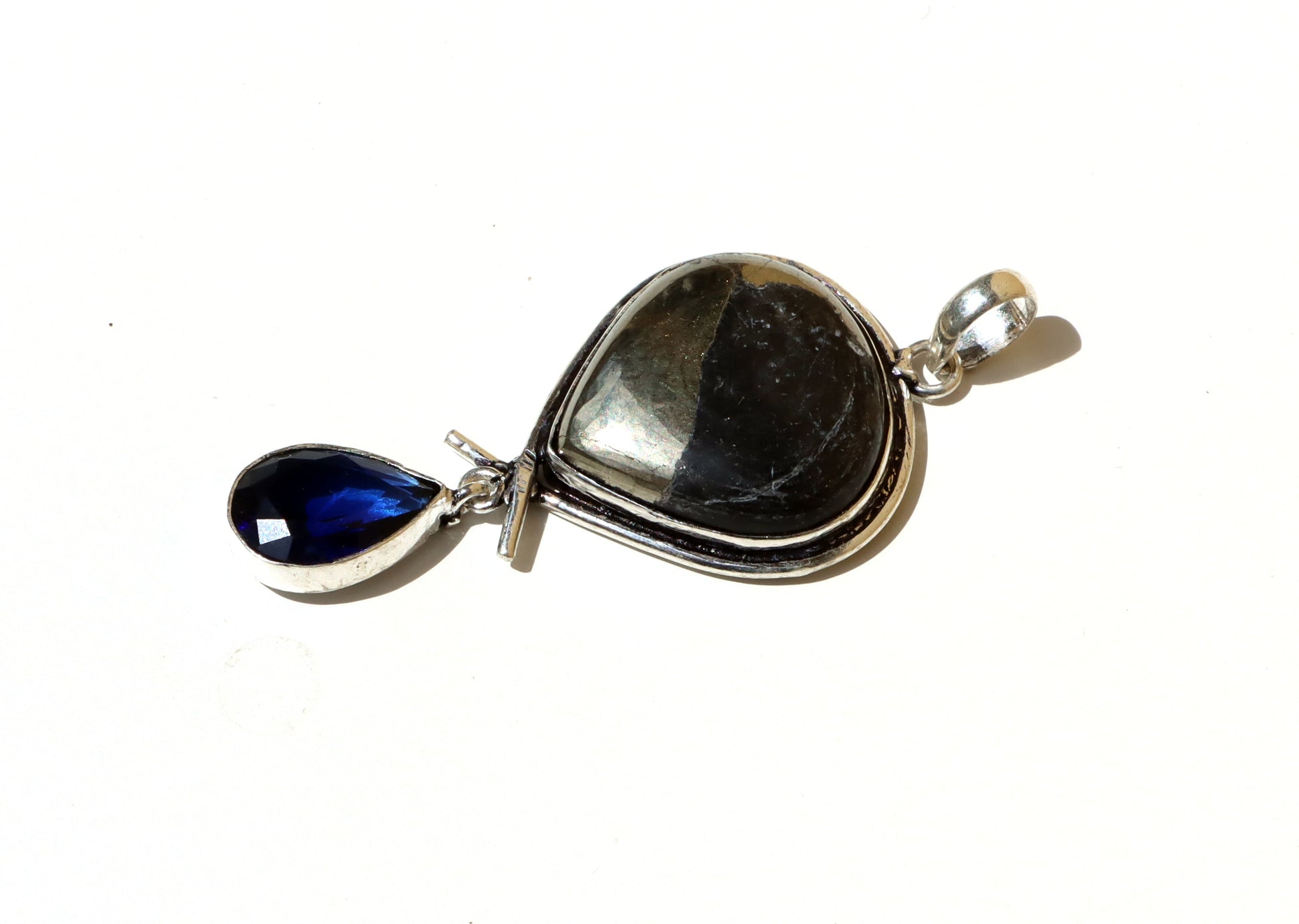 Přívěšek "Pyrit – Spojení světů" - Supreme Panthers