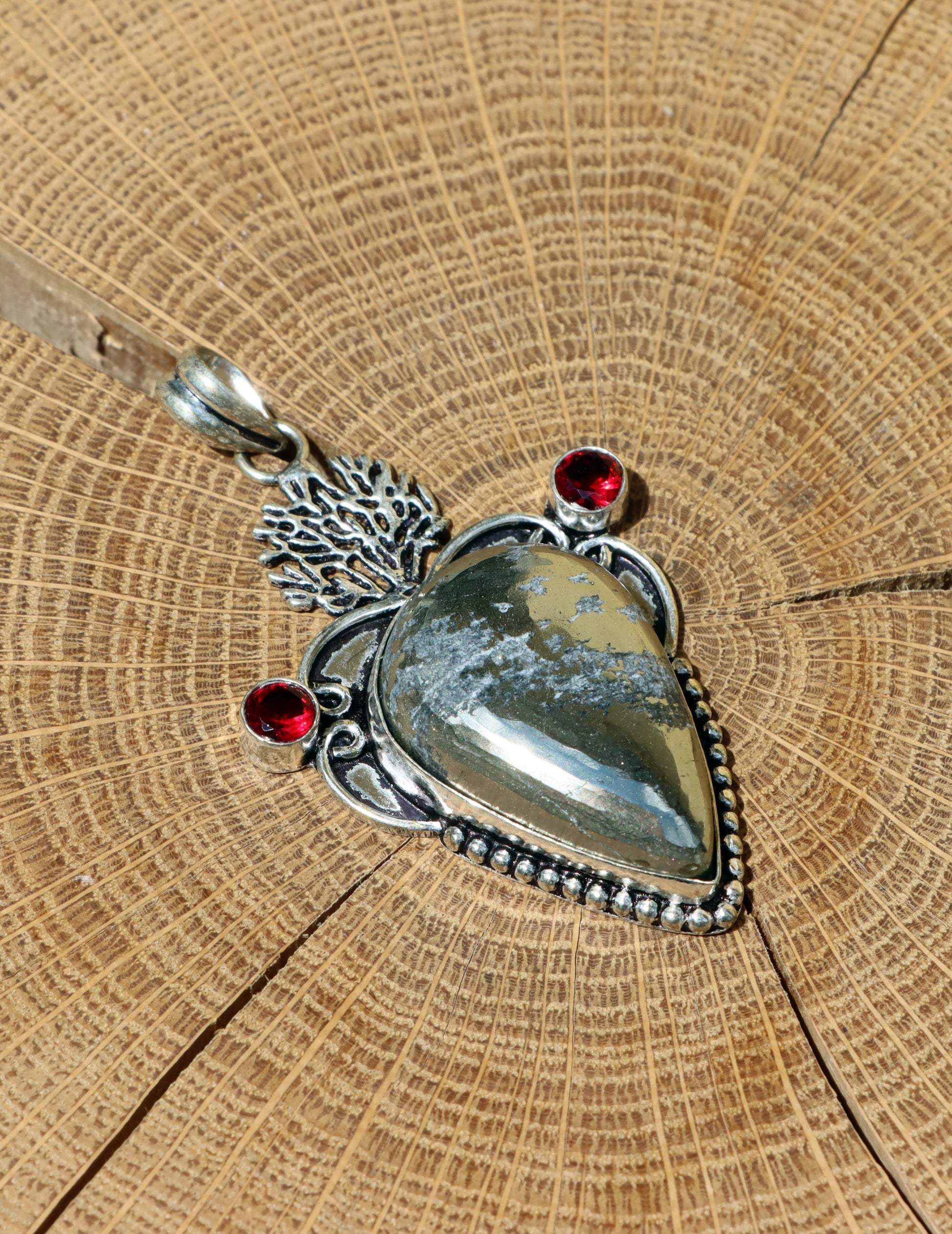 Přívěšek "Pyrit – Zrcadlo hlubin" - Supreme Panthers