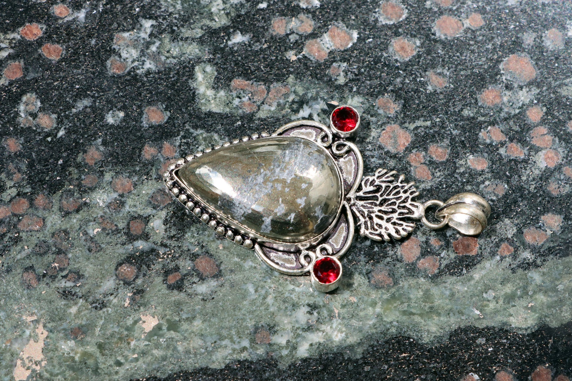 Přívěšek "Pyrit – Zrcadlo hlubin" - Supreme Panthers