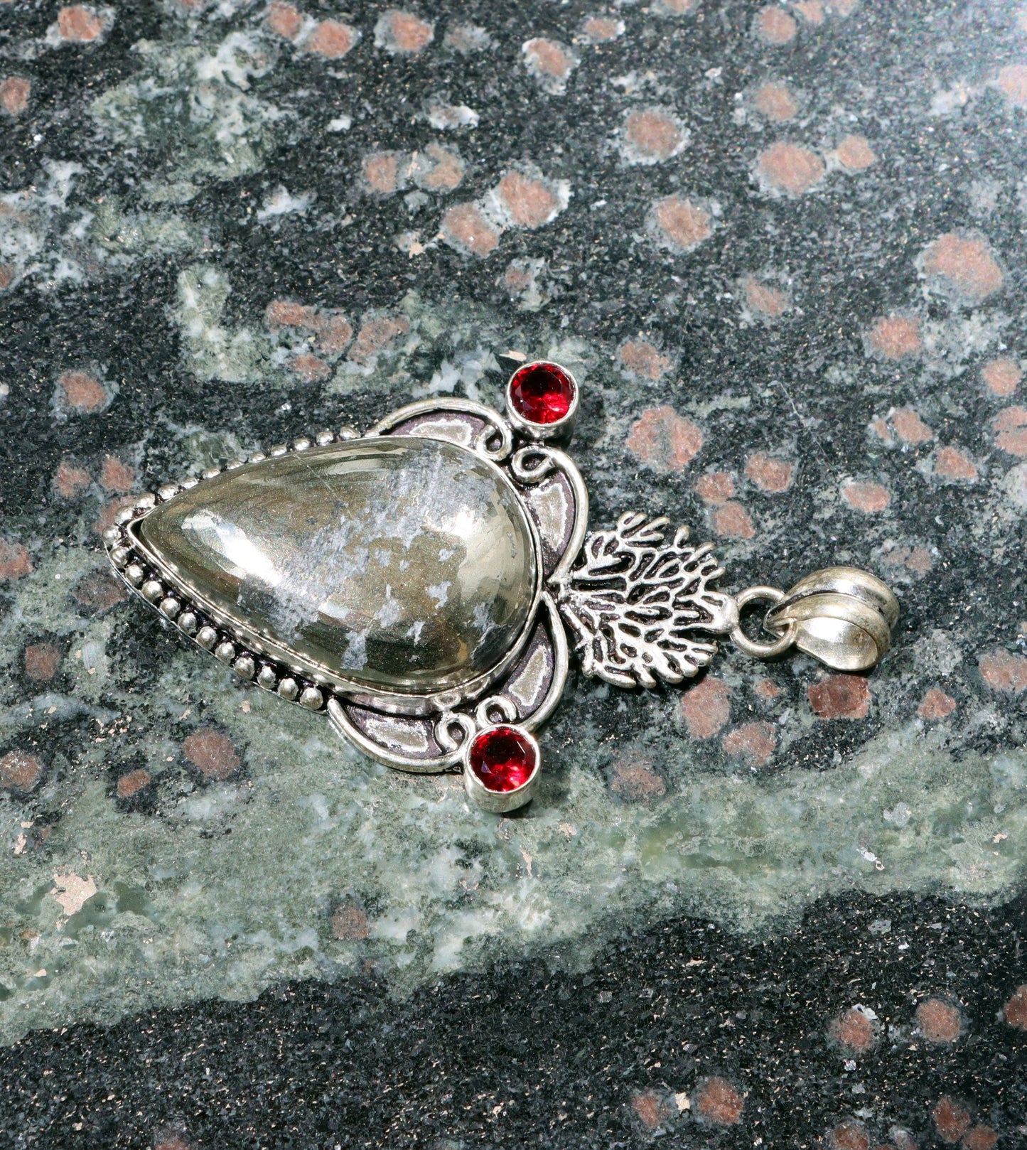 Přívěšek "Pyrit – Zrcadlo hlubin" - Supreme Panthers