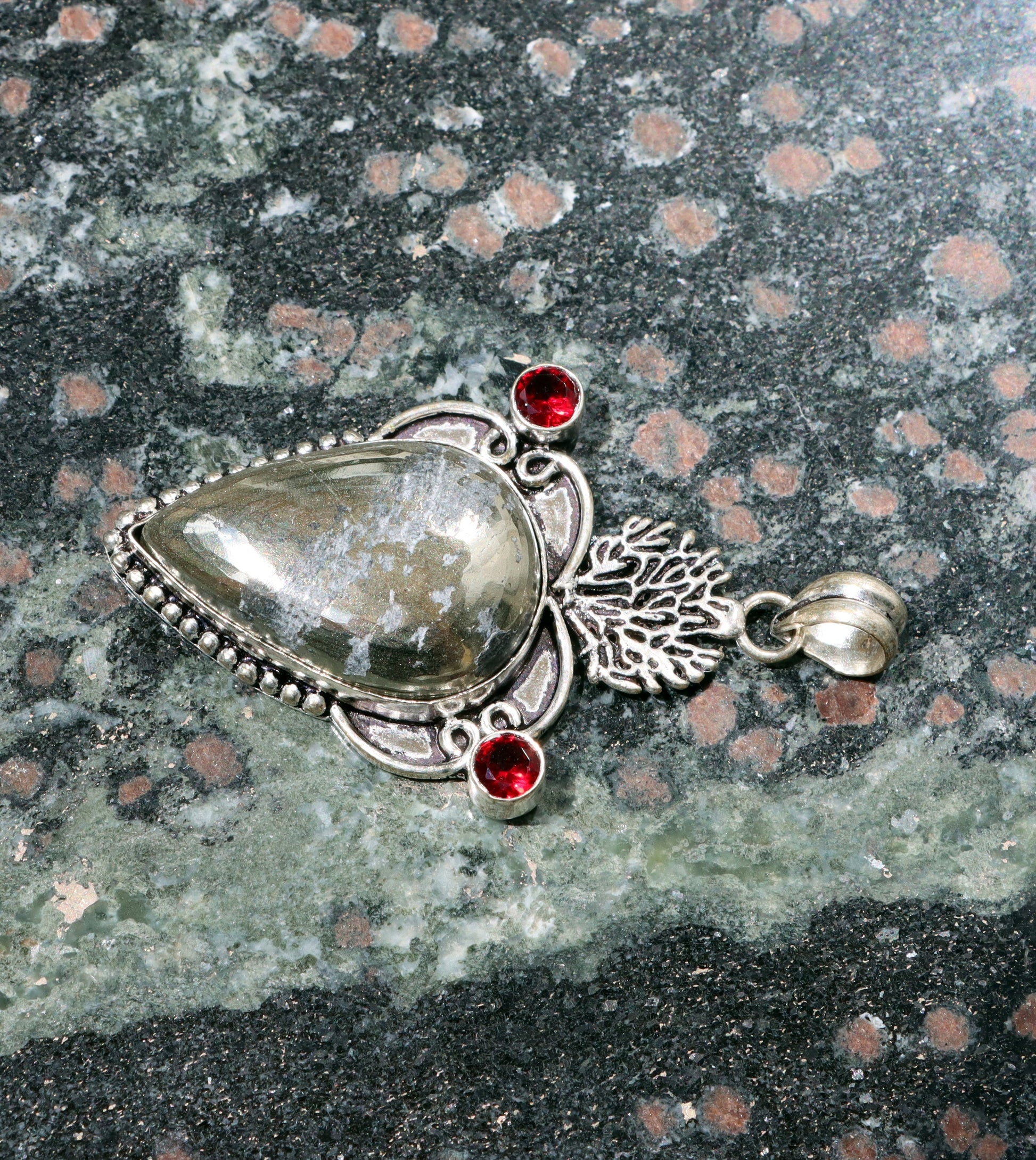 Přívěšek "Pyrit – Zrcadlo hlubin" - Supreme Panthers