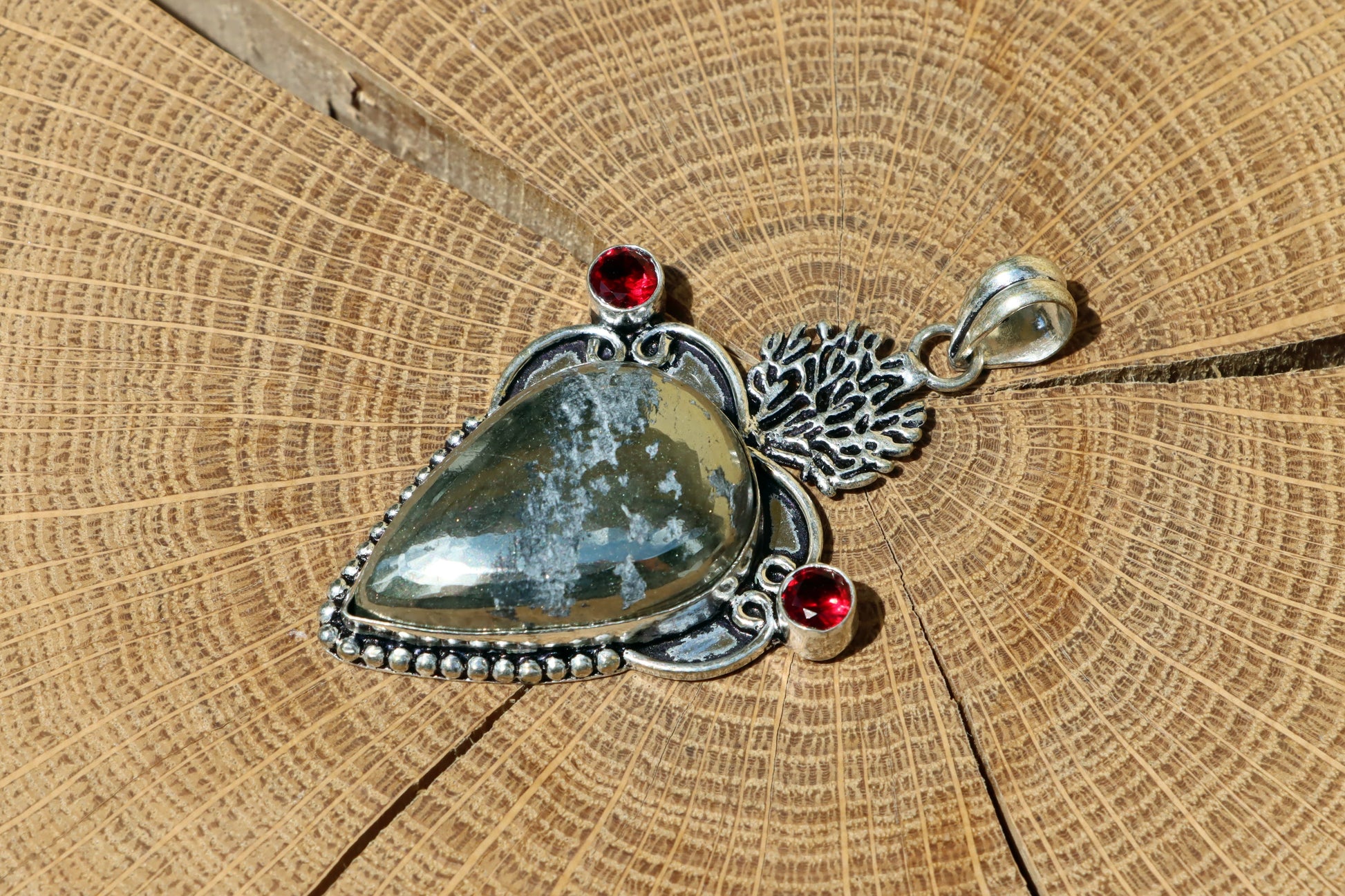 Přívěšek "Pyrit – Zrcadlo hlubin" - Supreme Panthers