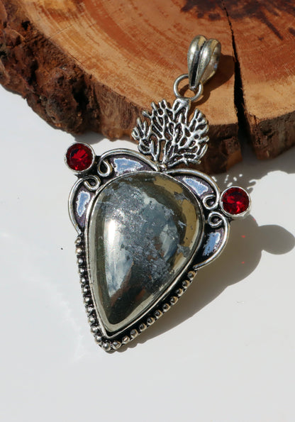 Přívěšek "Pyrit – Zrcadlo hlubin" - Supreme Panthers