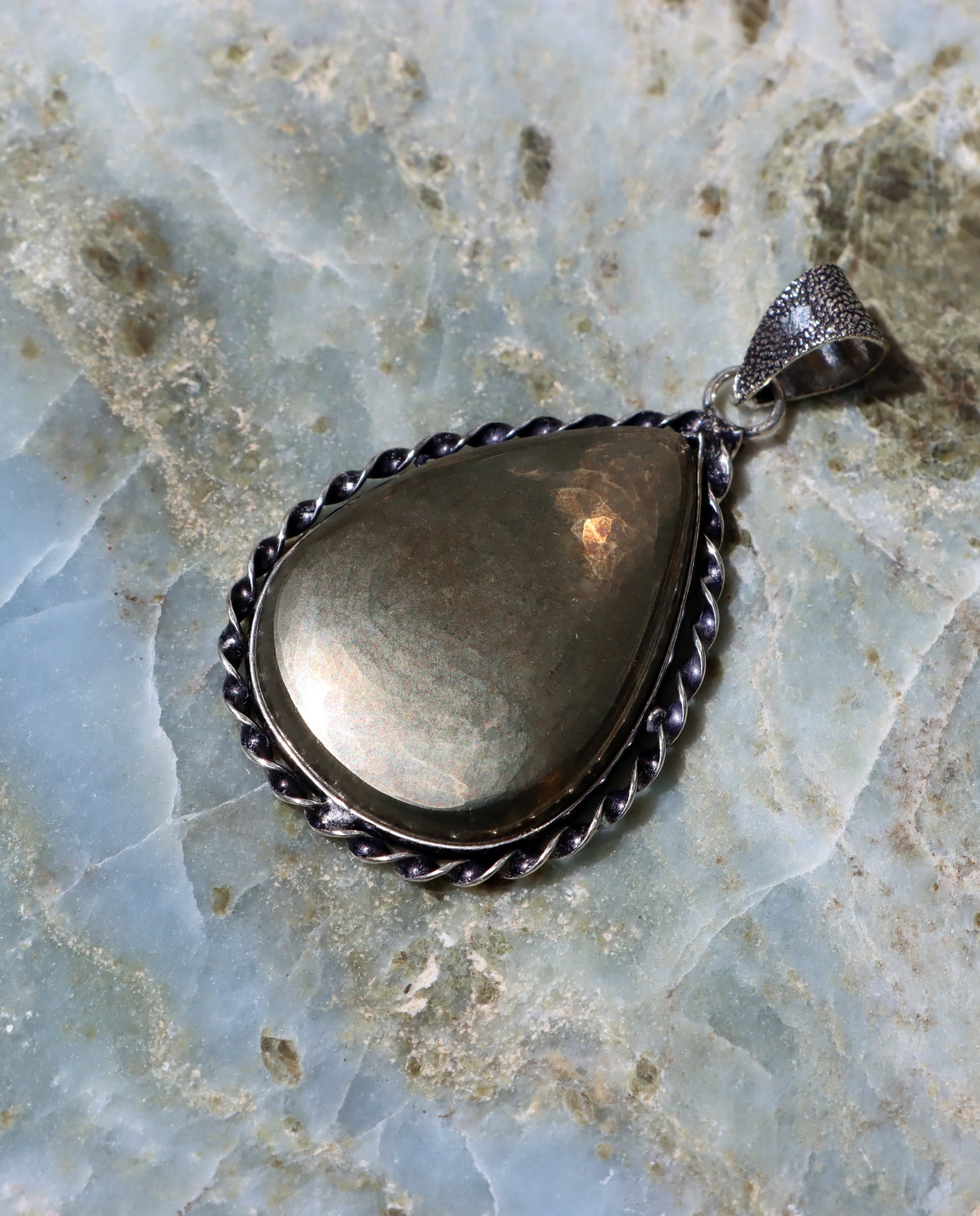 Přívěšek "Pyrit – Zrcadlo síly" - Supreme Panthers