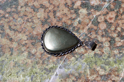 Přívěšek "Pyrit – Zrcadlo síly" - Supreme Panthers