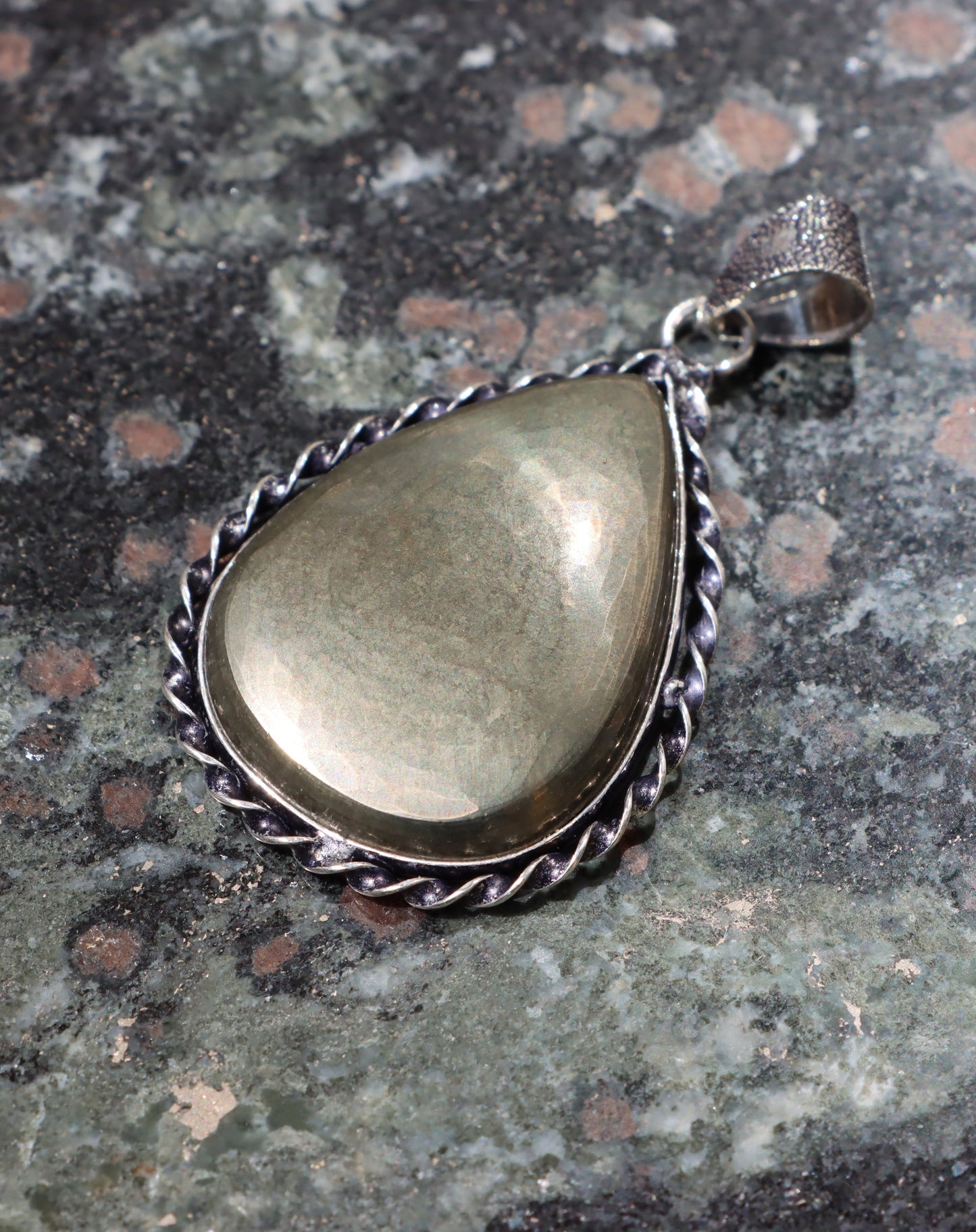 Přívěšek "Pyrit – Zrcadlo síly" - Supreme Panthers