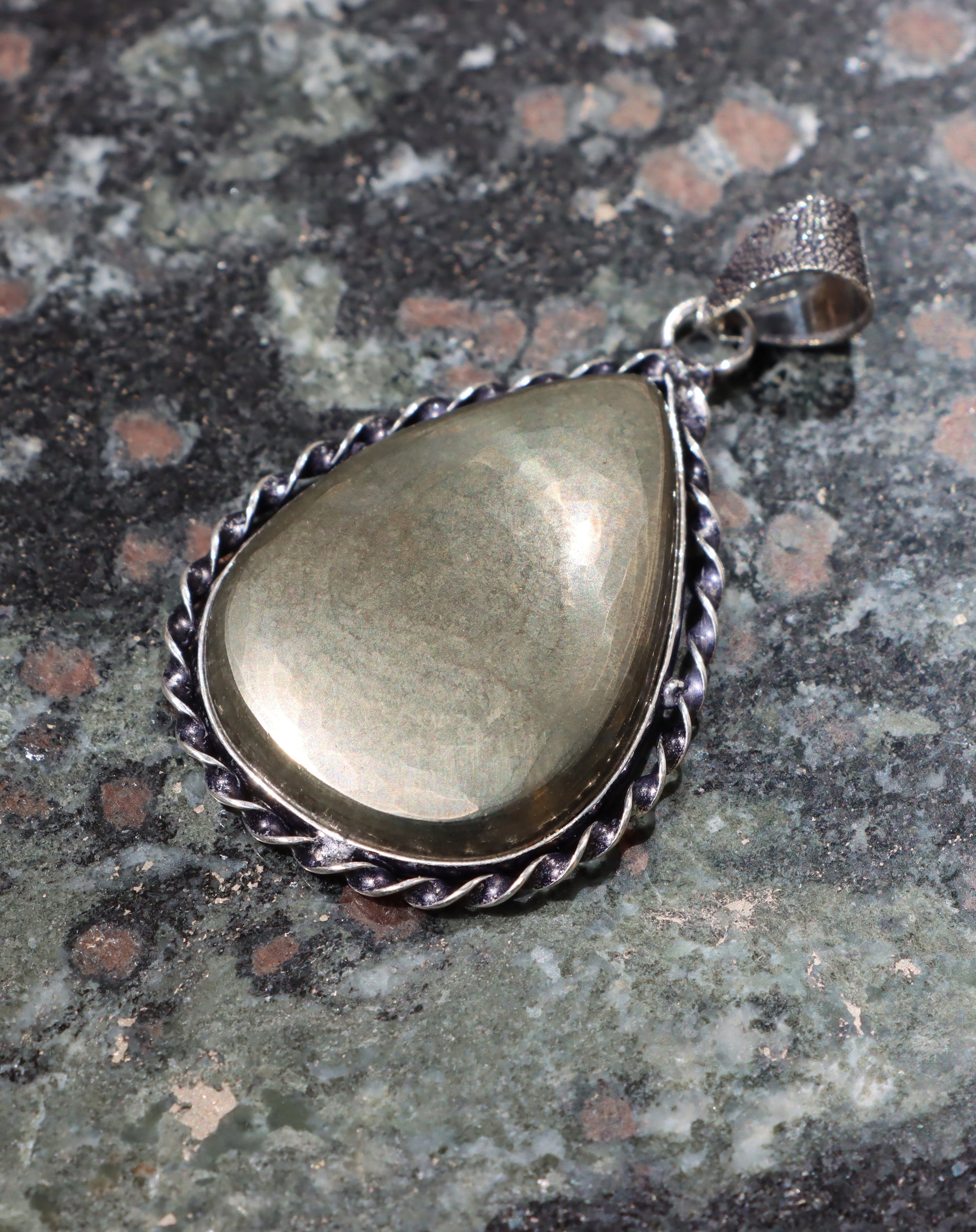 Přívěšek "Pyrit – Zrcadlo síly" - Supreme Panthers