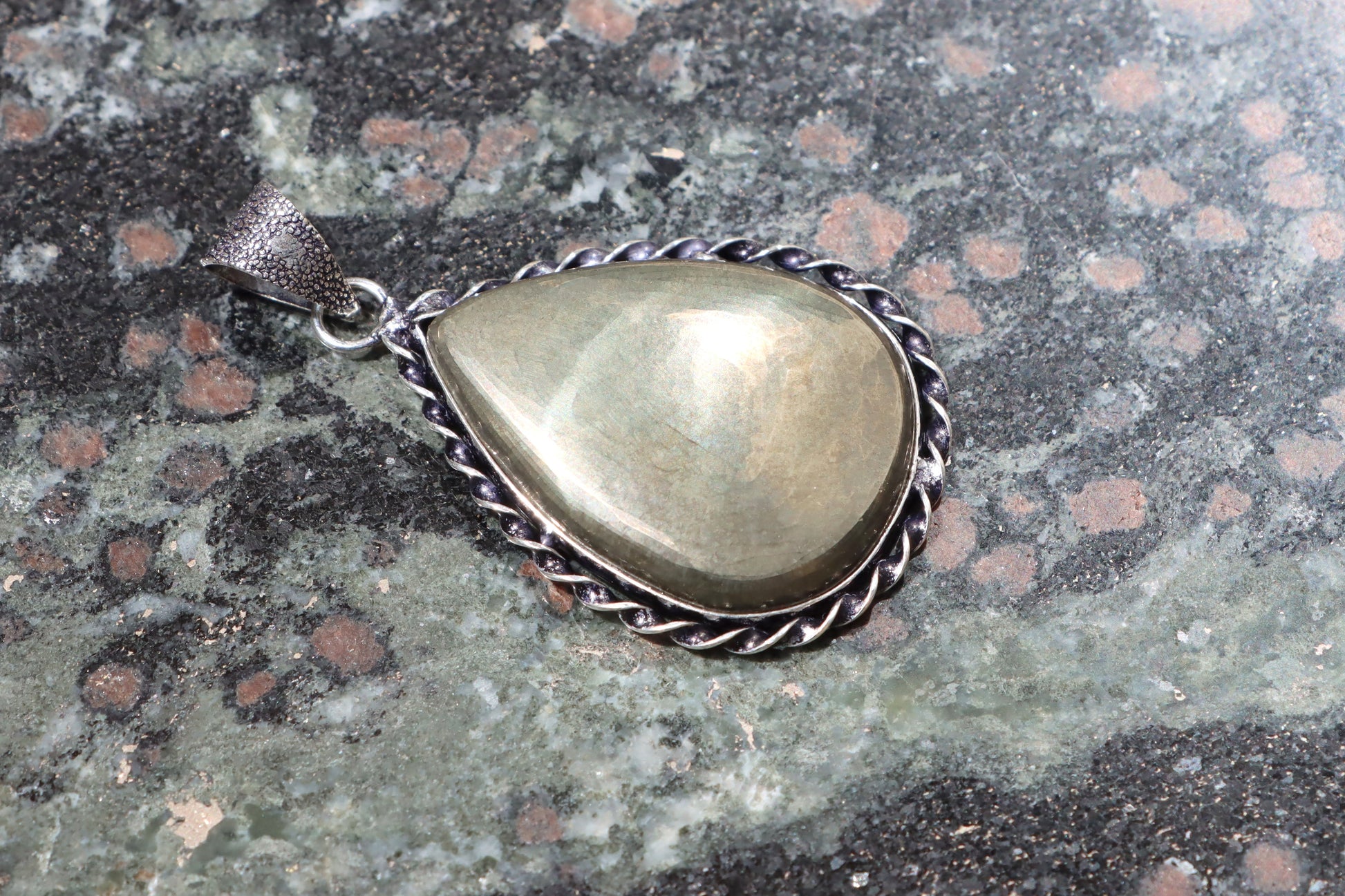 Přívěšek "Pyrit – Zrcadlo síly" - Supreme Panthers